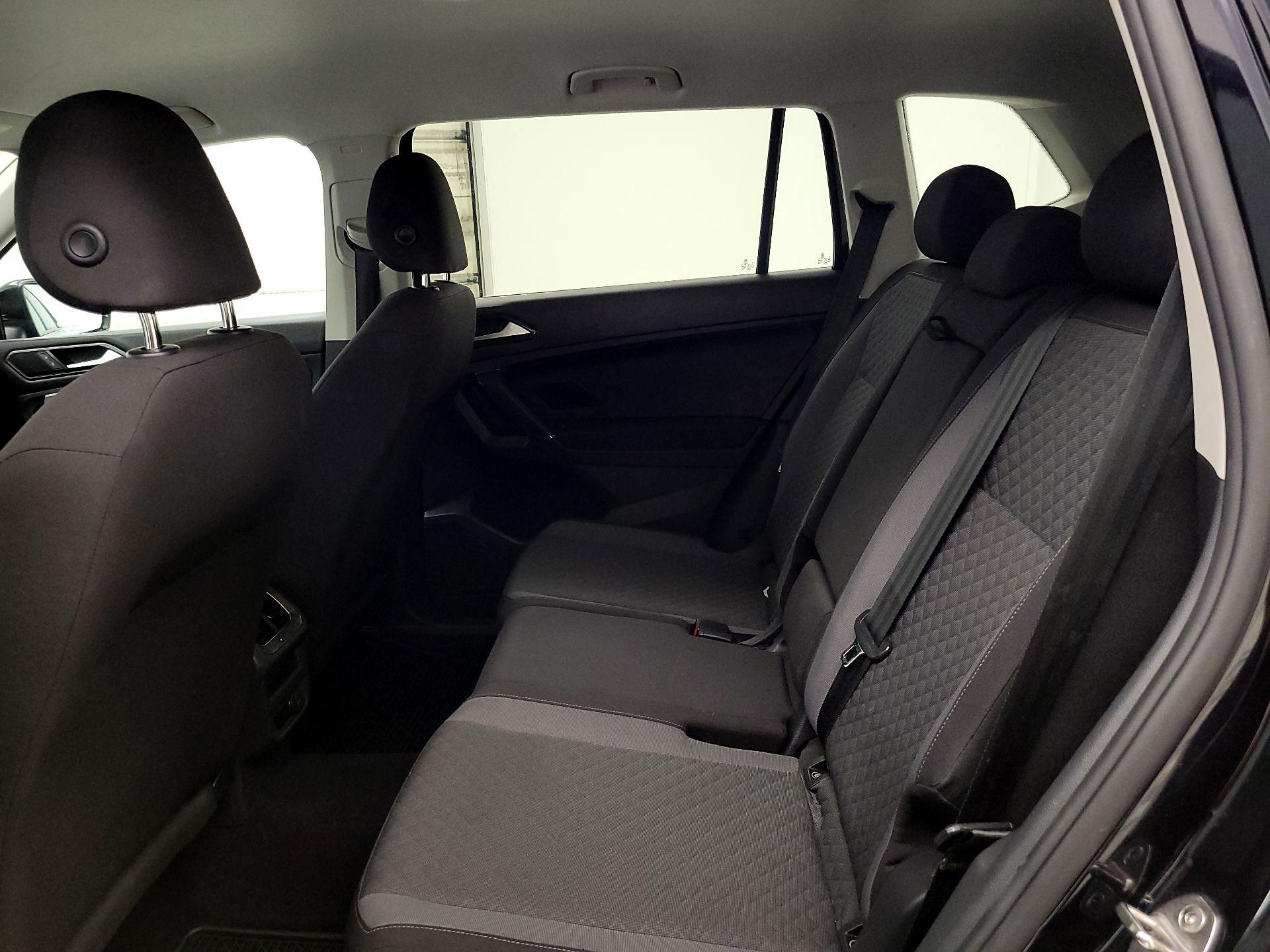 Thumbnail: 2018 Volkswagen Tiguan - 19