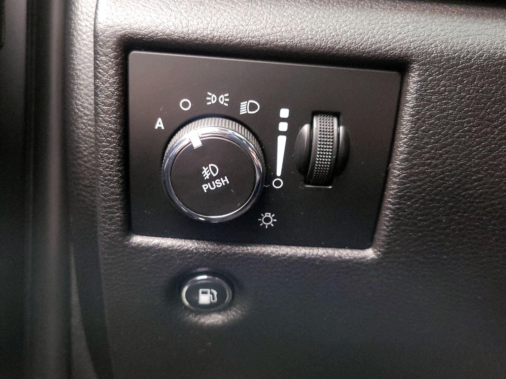 Thumbnail: 2018 Jeep Grand Cherokee - 13