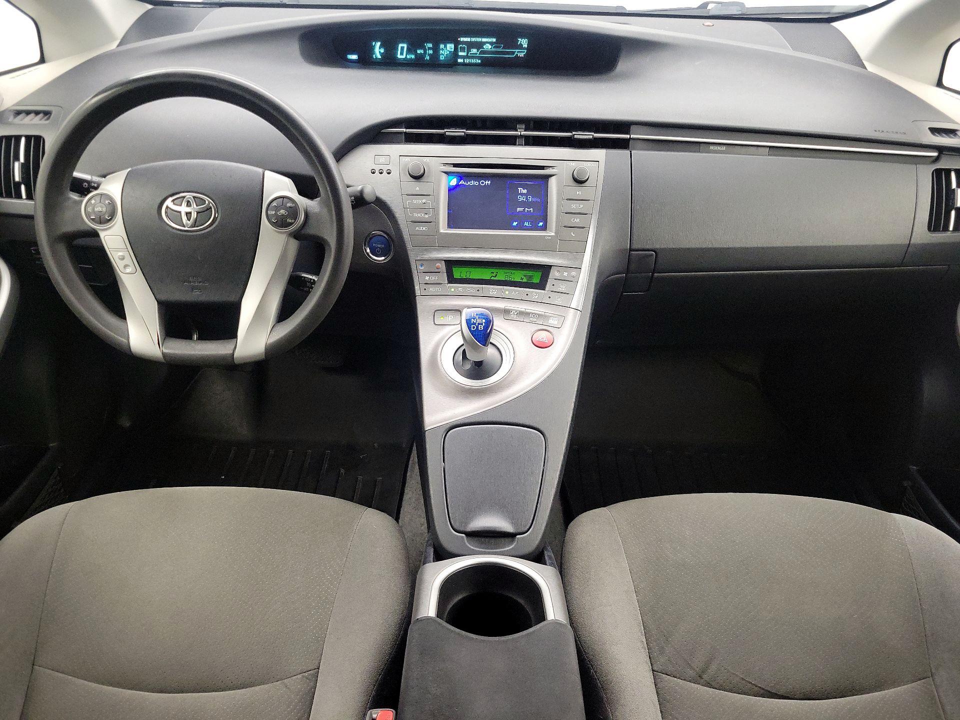Thumbnail: 2015 Toyota Prius - 9