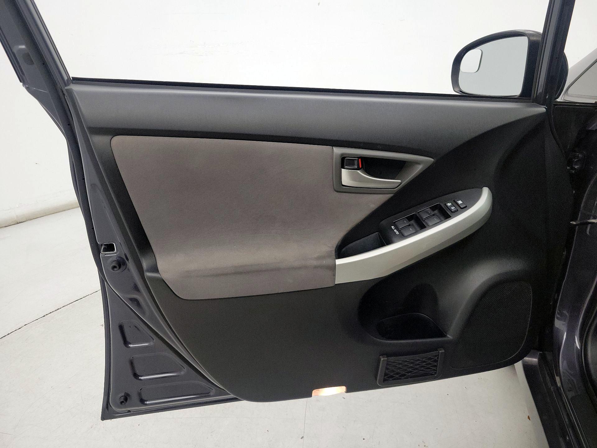 Thumbnail: 2015 Toyota Prius - 12
