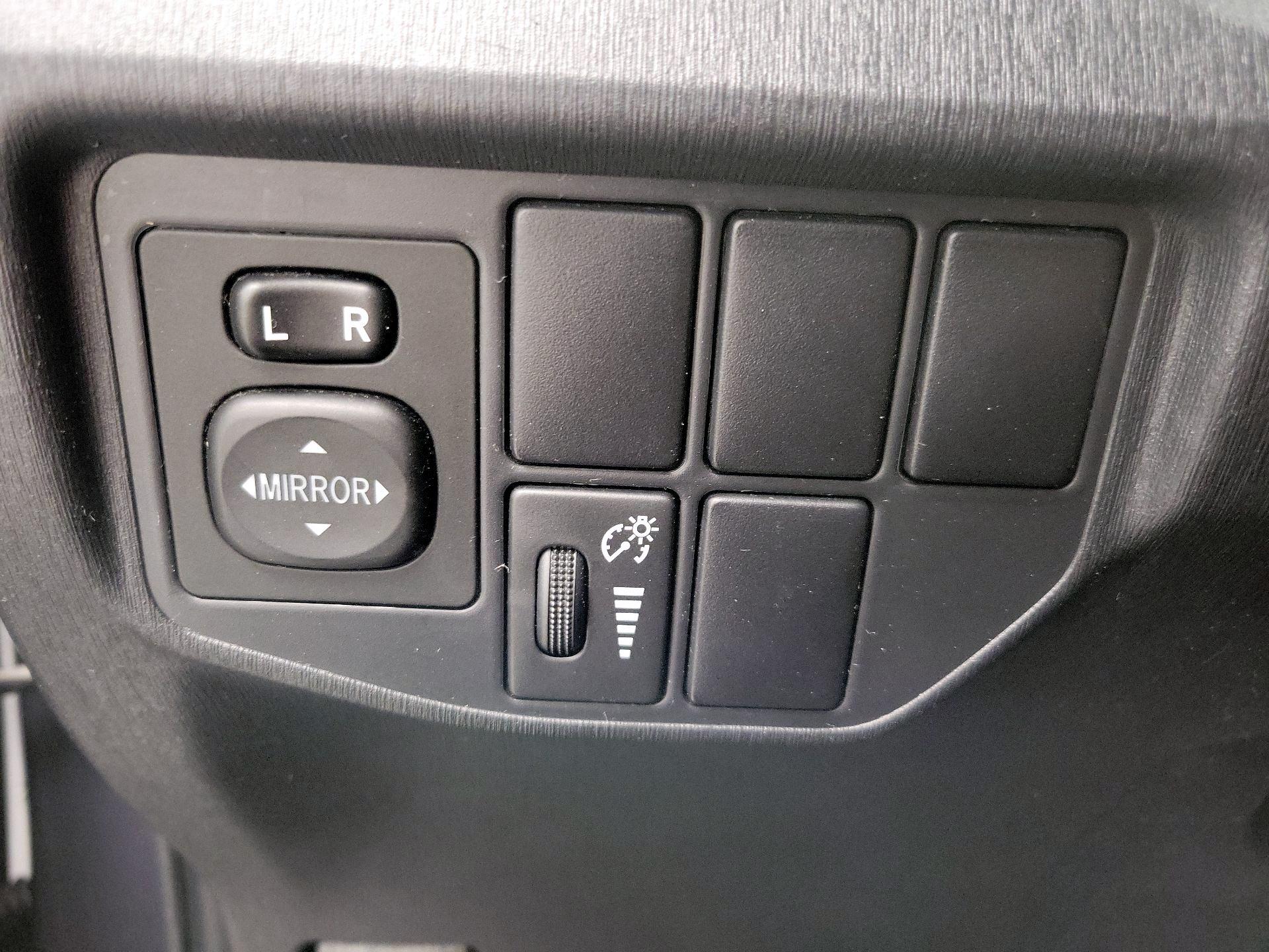 Thumbnail: 2015 Toyota Prius - 13