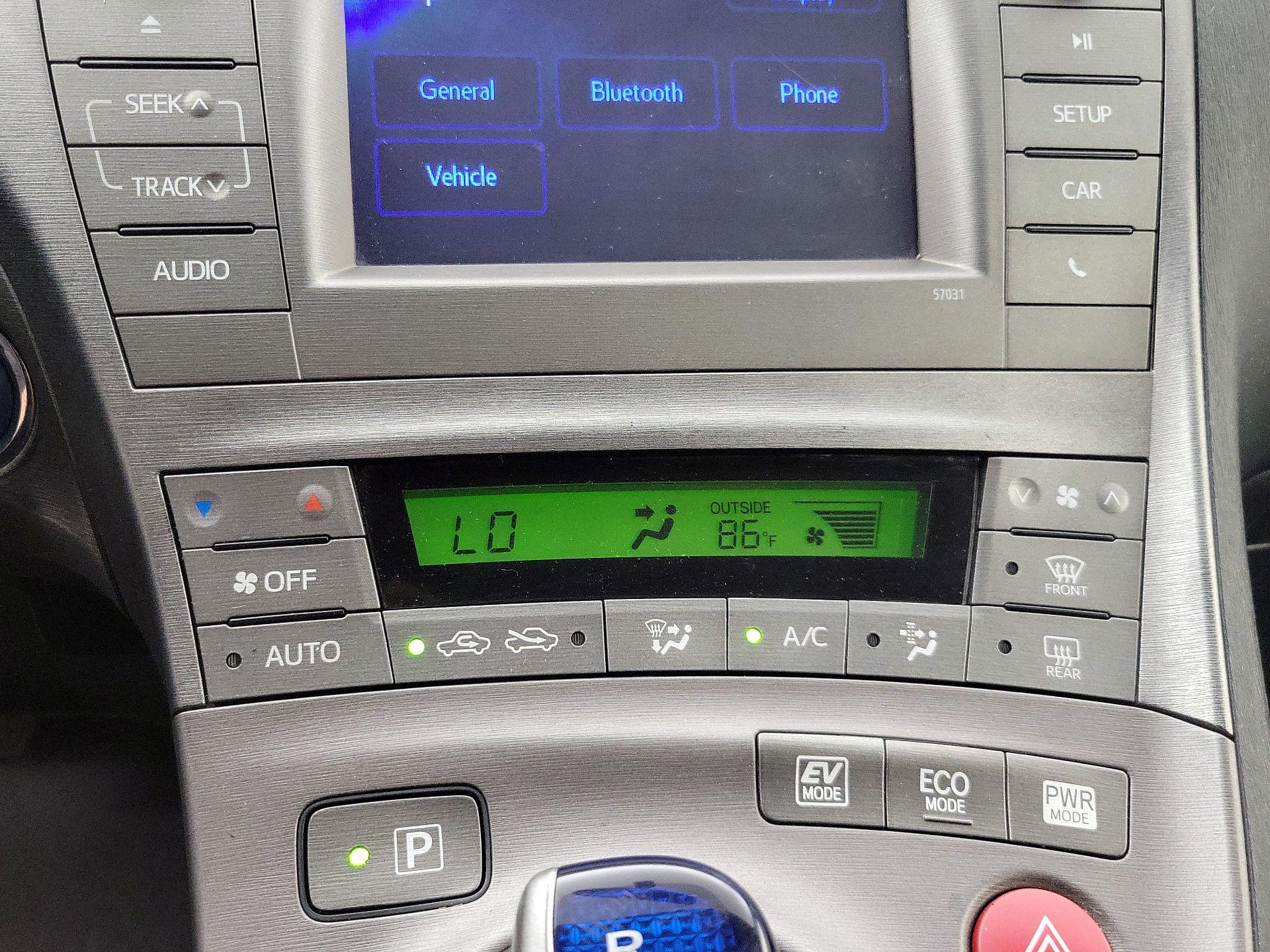Thumbnail: 2015 Toyota Prius - 16