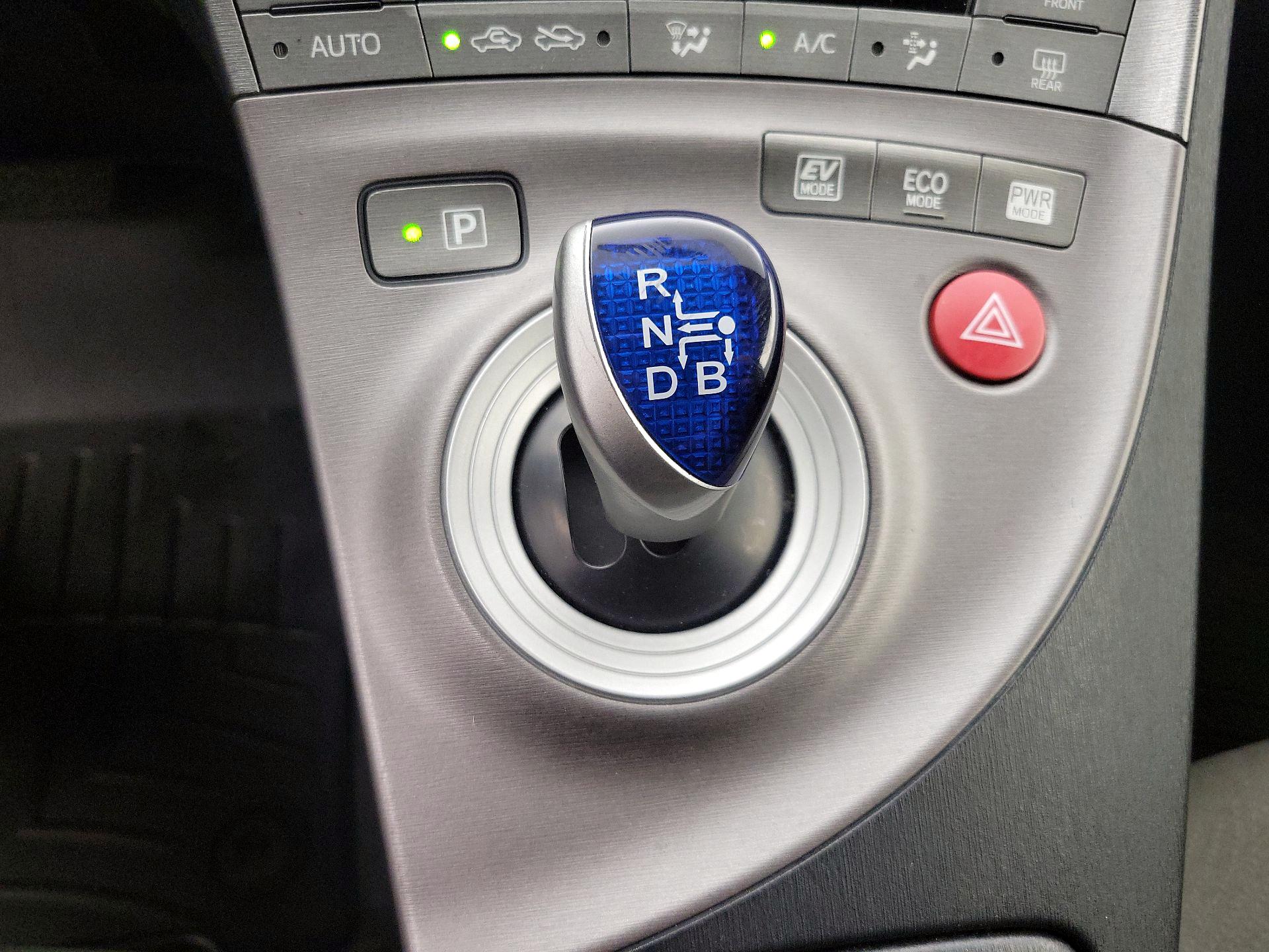 Thumbnail: 2015 Toyota Prius - 17