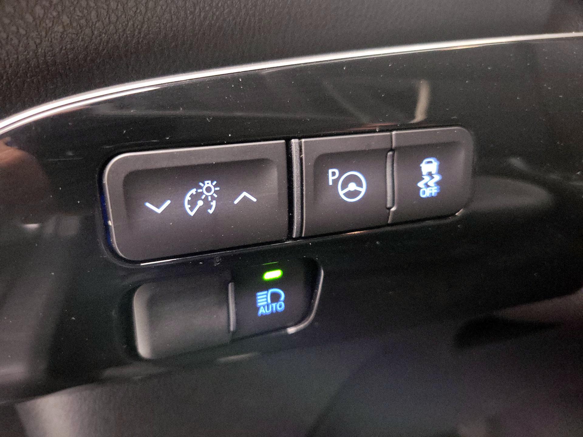 Thumbnail: 2018 Toyota Prius - 13