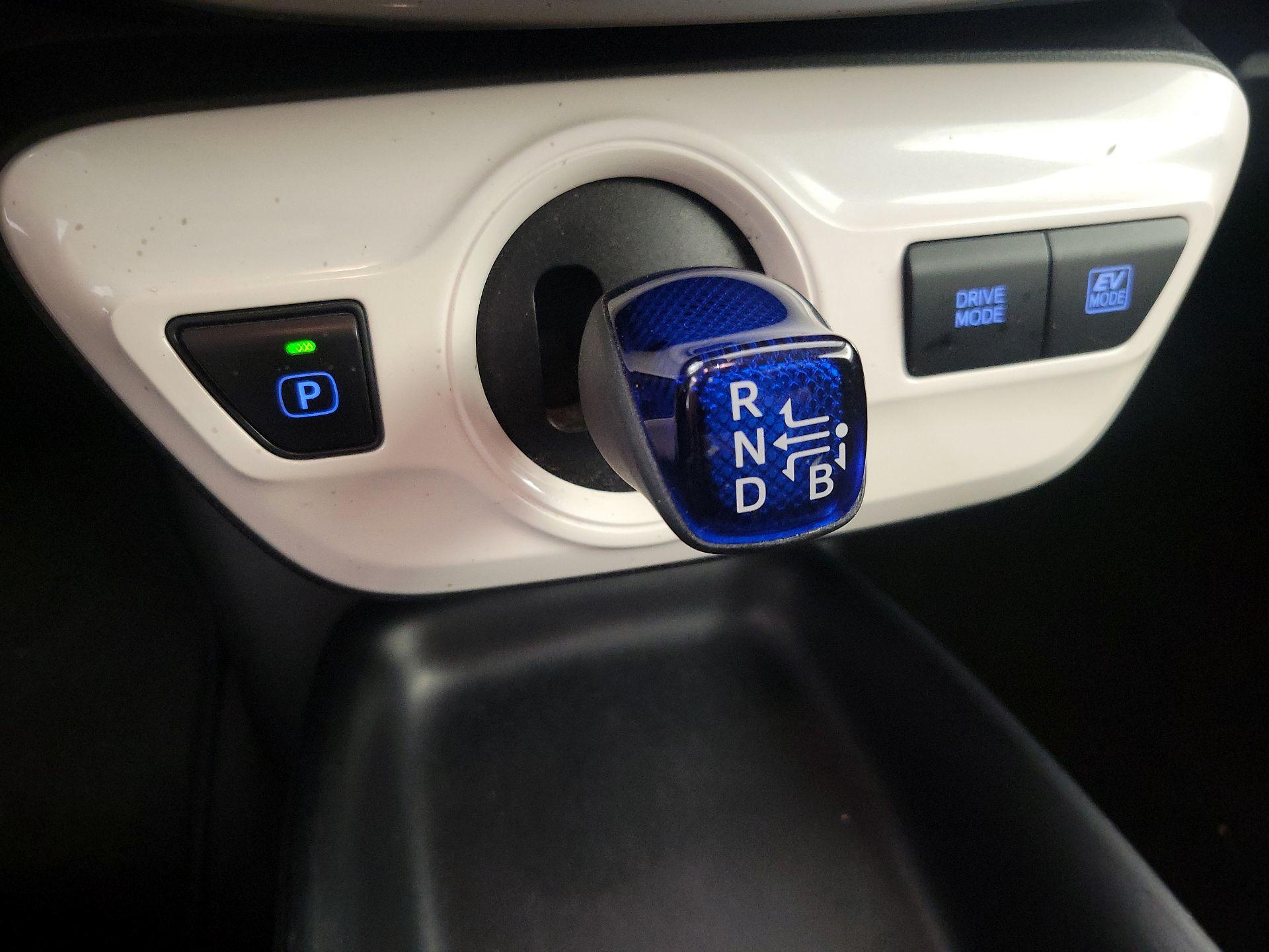 Thumbnail: 2018 Toyota Prius - 17