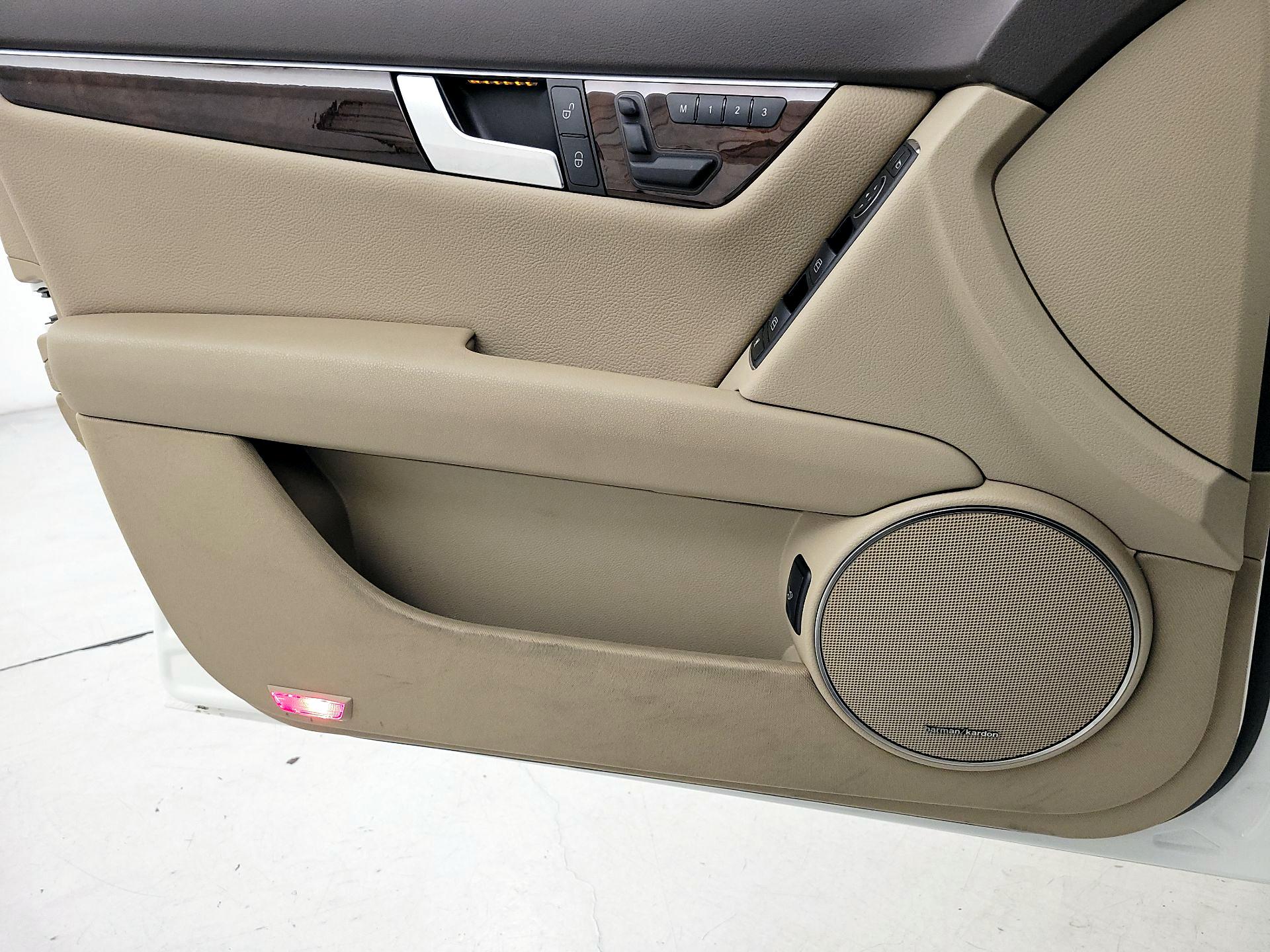 Thumbnail: 2014 Mercedes-Benz C-Class - 12