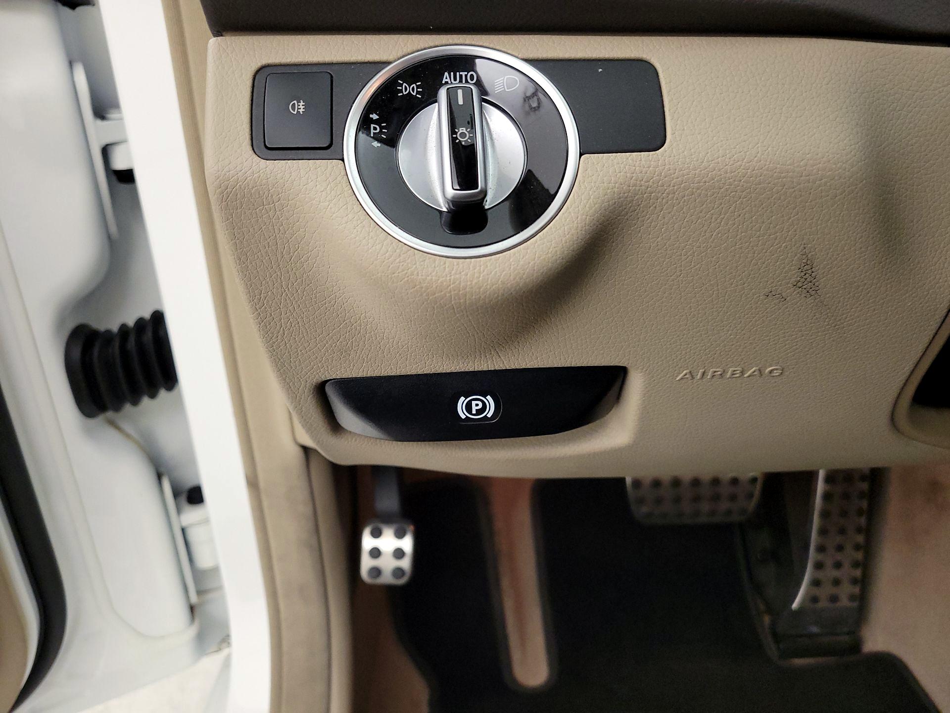 Thumbnail: 2014 Mercedes-Benz C-Class - 13