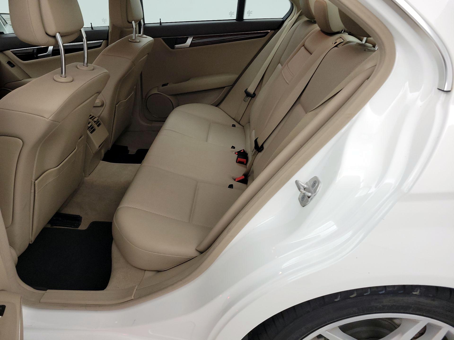 Thumbnail: 2014 Mercedes-Benz C-Class - 18