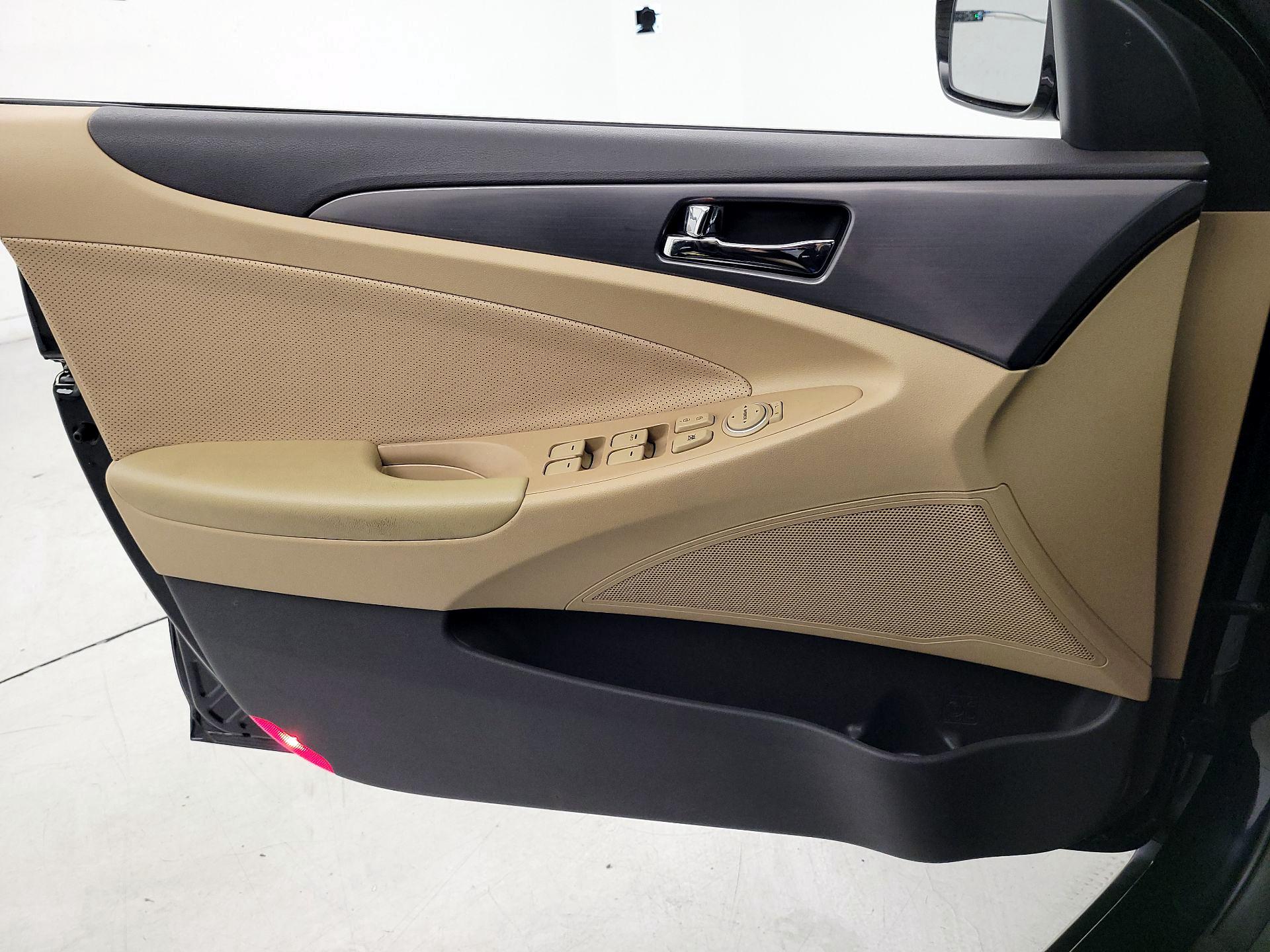 Thumbnail: 2015 Hyundai Sonata - 12