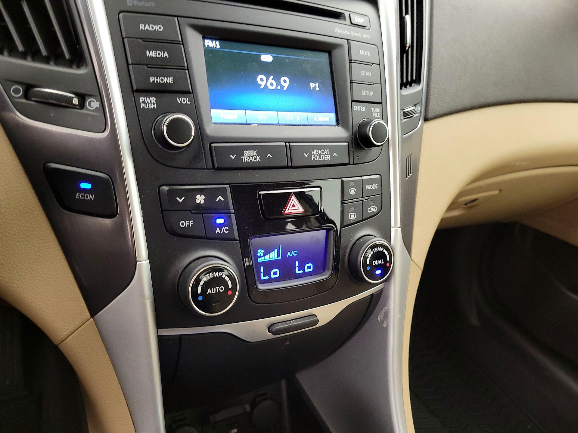 Thumbnail: 2015 Hyundai Sonata - 16