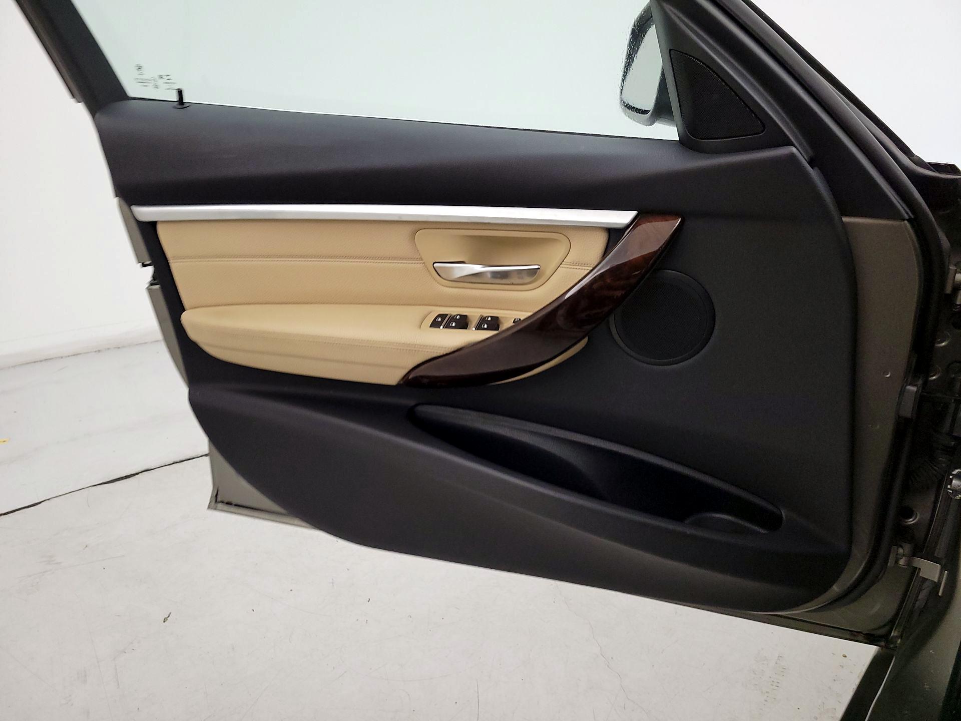 Thumbnail: 2018 BMW 3 Series - 12