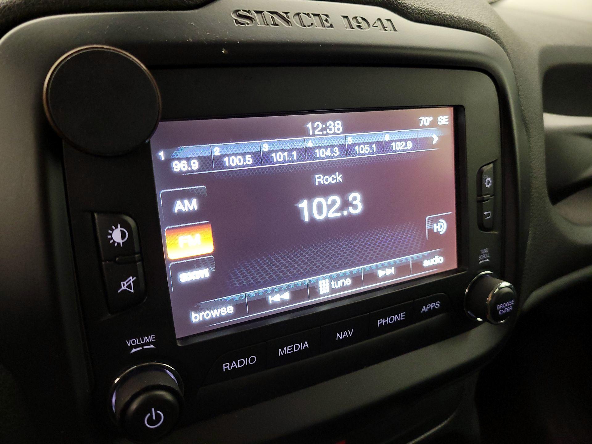 Thumbnail: 2016 Jeep Renegade - 15