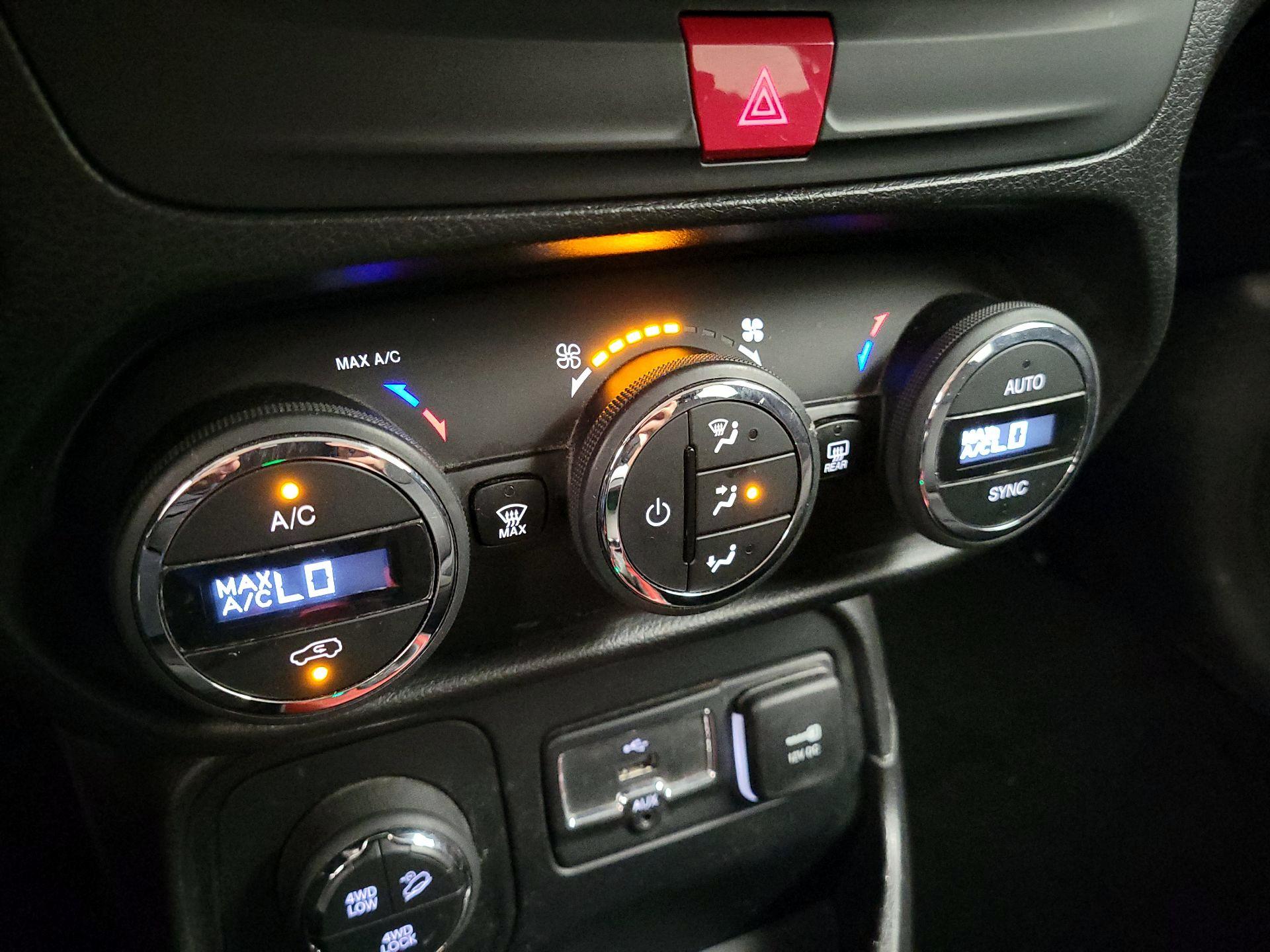 Thumbnail: 2016 Jeep Renegade - 16