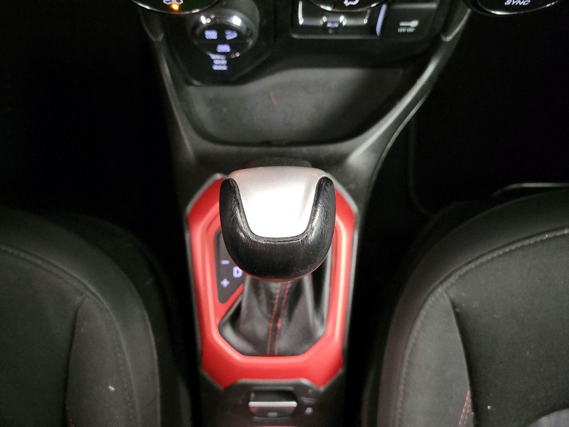 Thumbnail: 2016 Jeep Renegade - 17