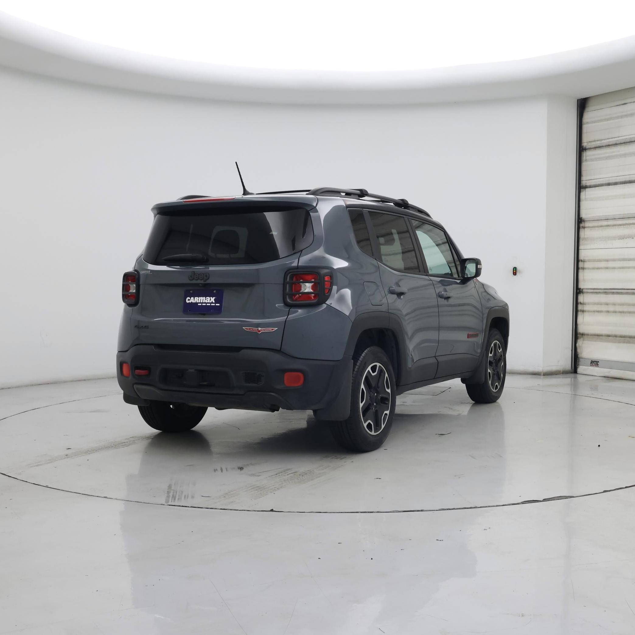Thumbnail: 2016 Jeep Renegade - 8