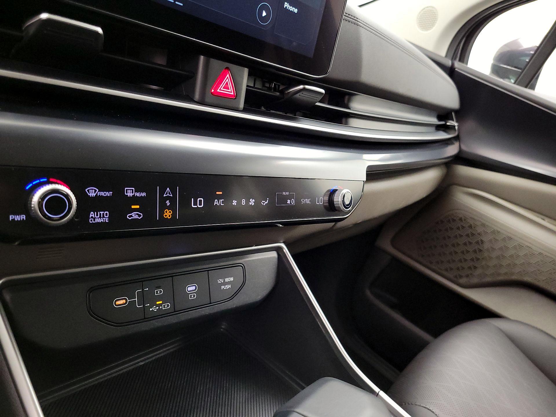 Thumbnail: 2025 Kia Carnival - 17