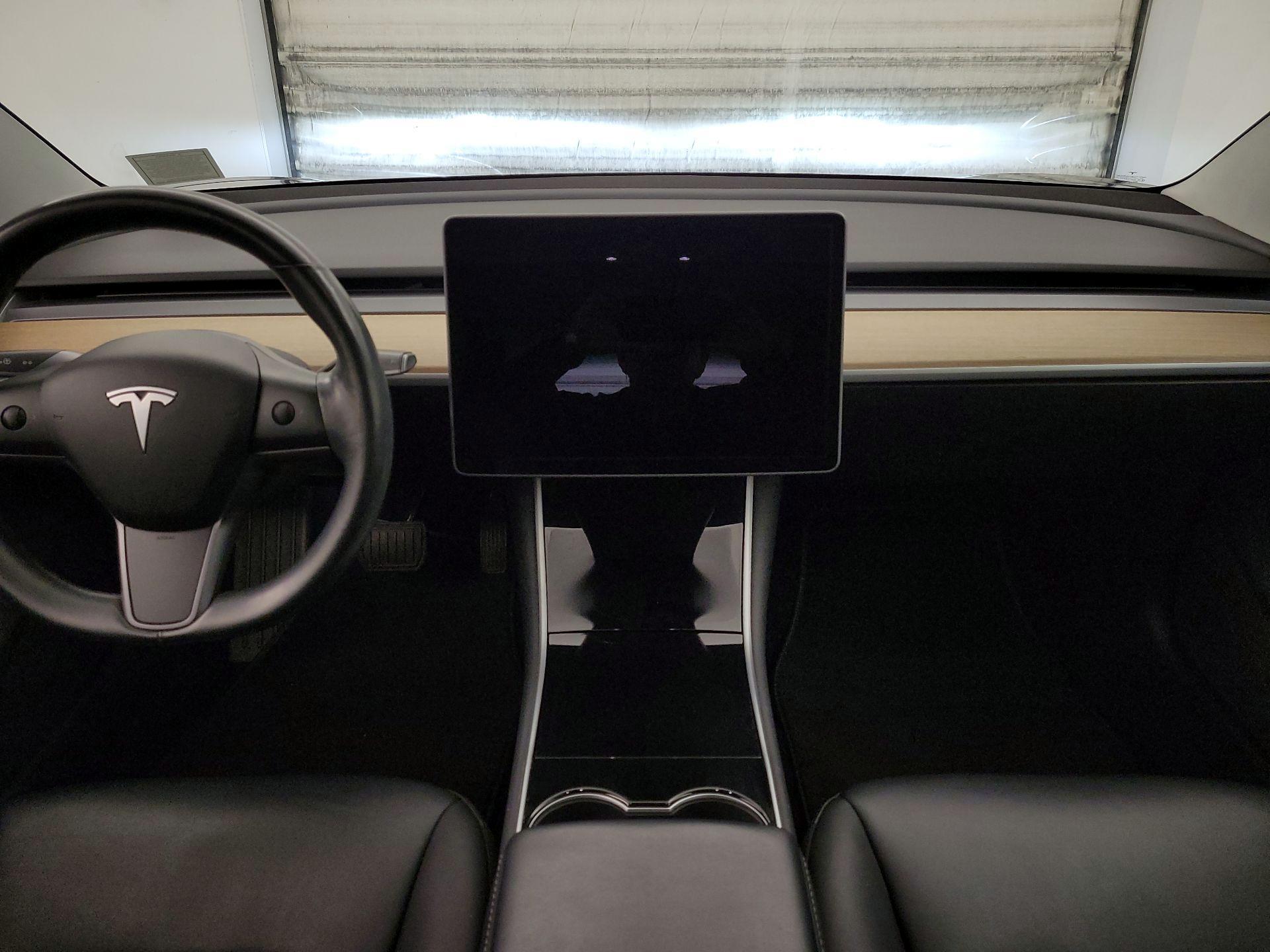 Thumbnail: 2018 Tesla Model 3 - 9