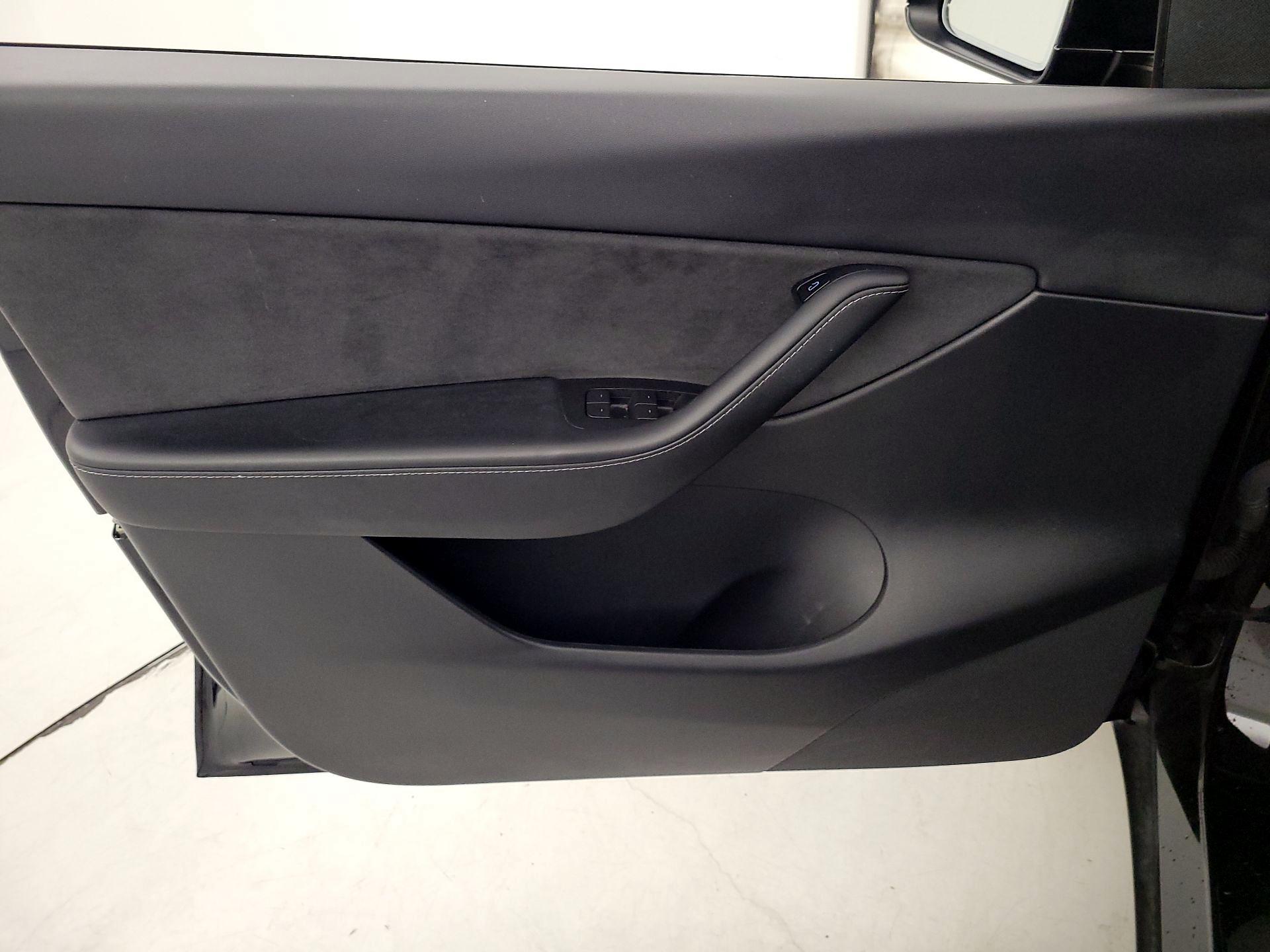 Thumbnail: 2022 Tesla Model Y - 12