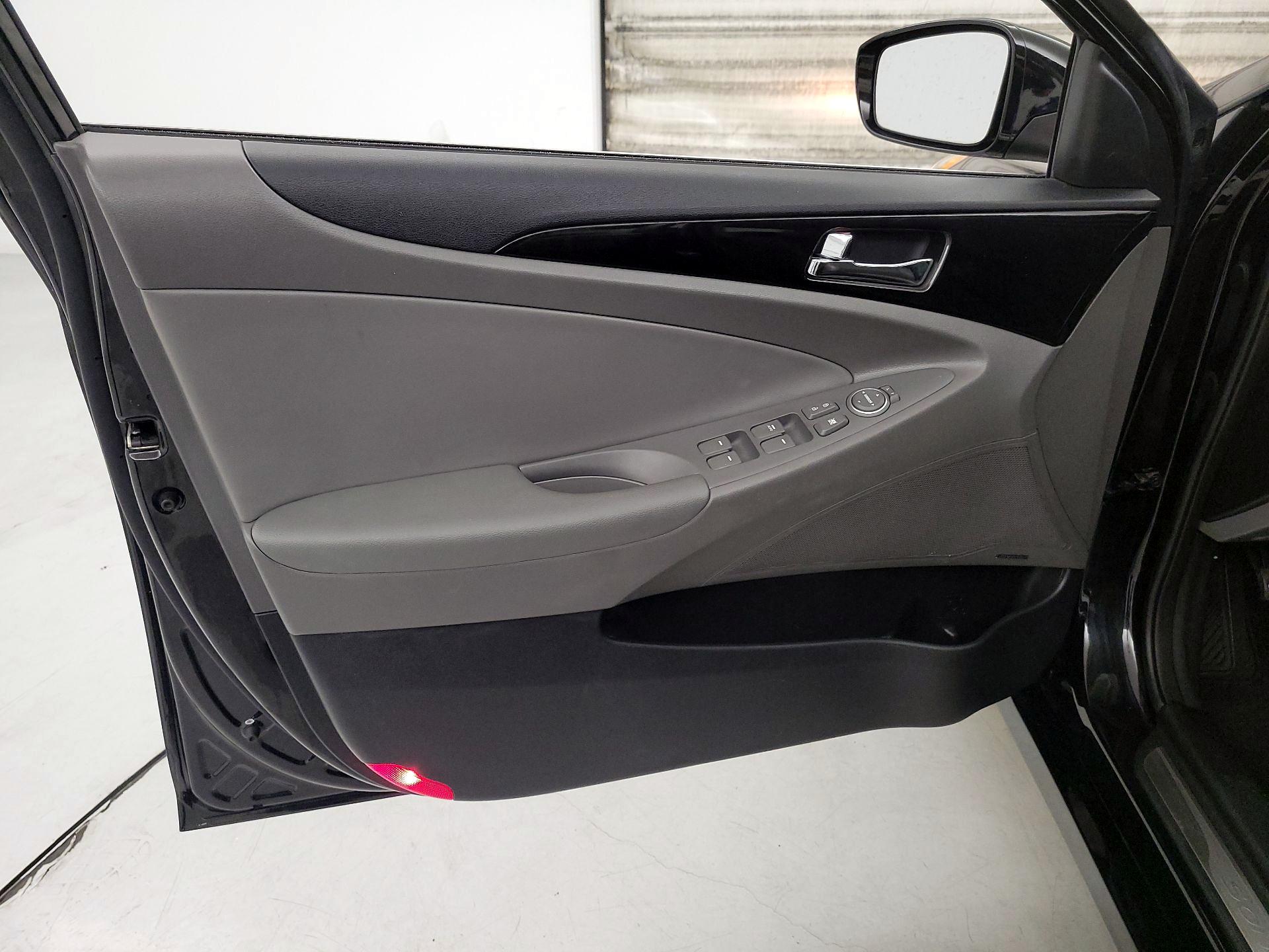 Thumbnail: 2013 Hyundai Sonata - 12
