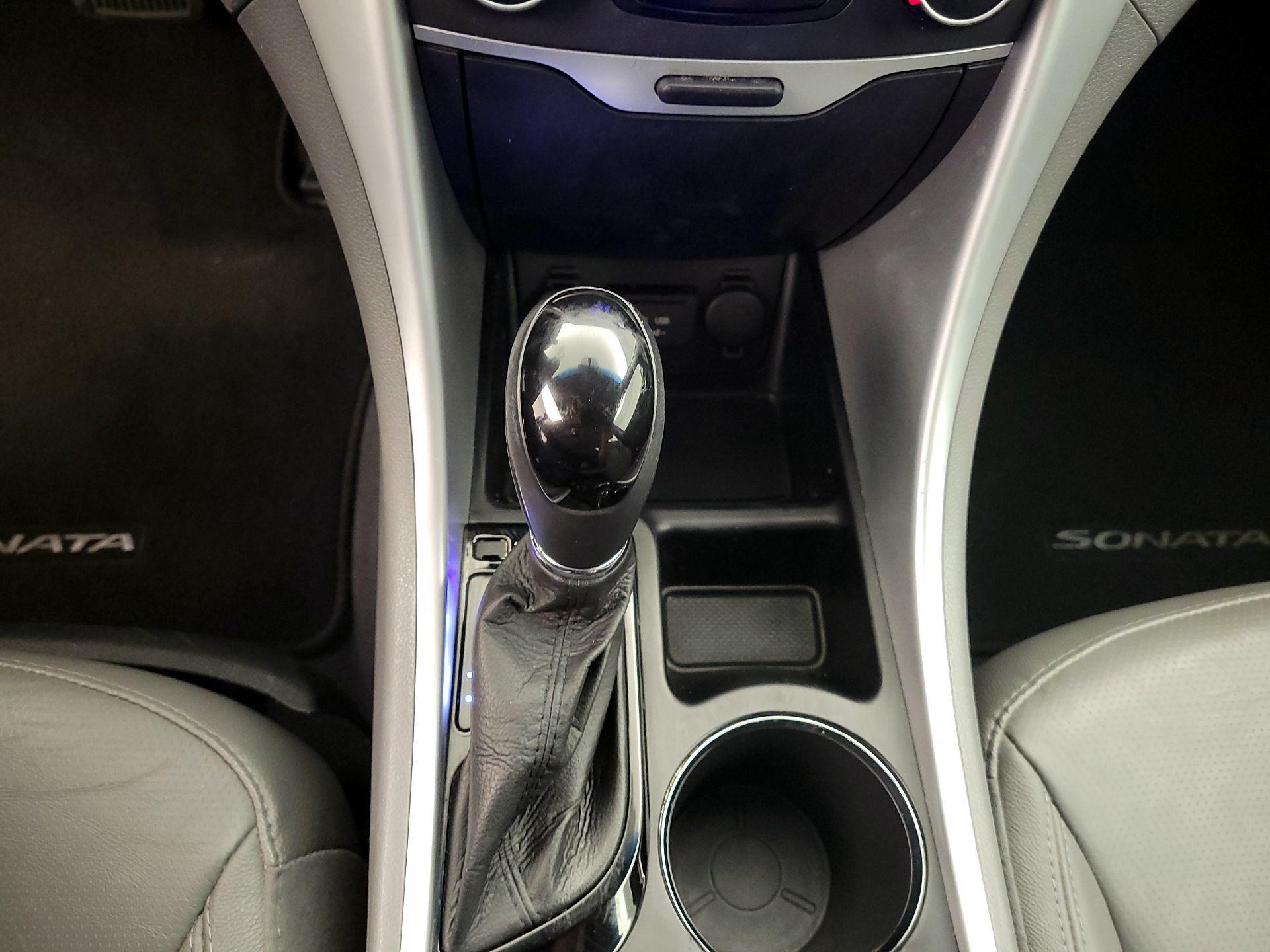 Thumbnail: 2013 Hyundai Sonata - 16