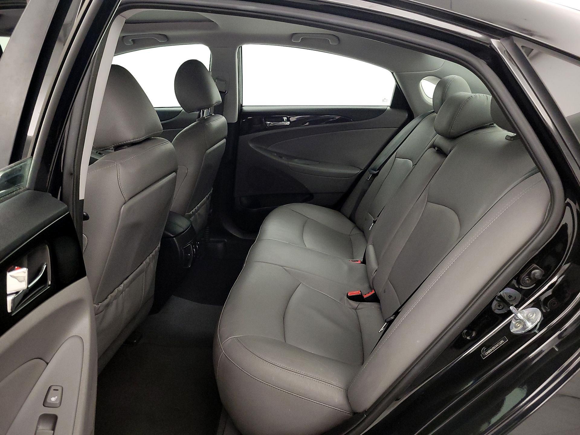 Thumbnail: 2013 Hyundai Sonata - 18