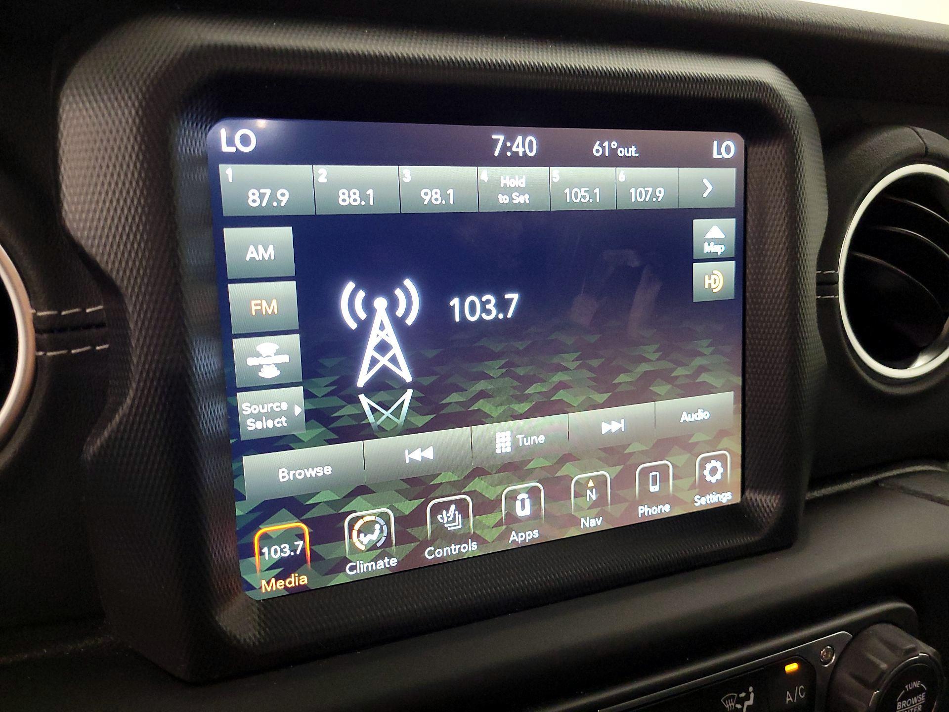 Thumbnail: 2022 Jeep Wrangler - 15