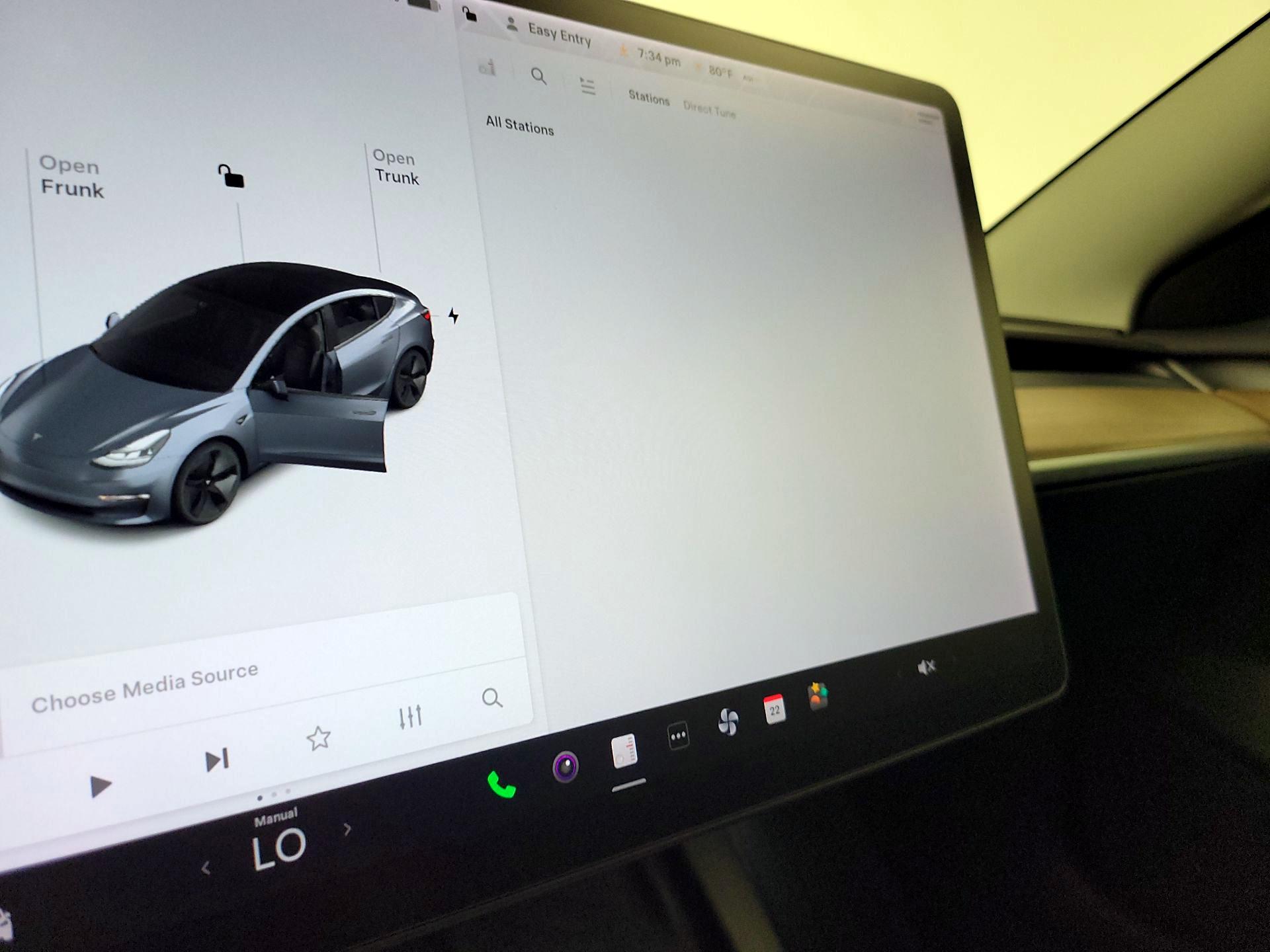 Thumbnail: 2022 Tesla Model 3 - 15