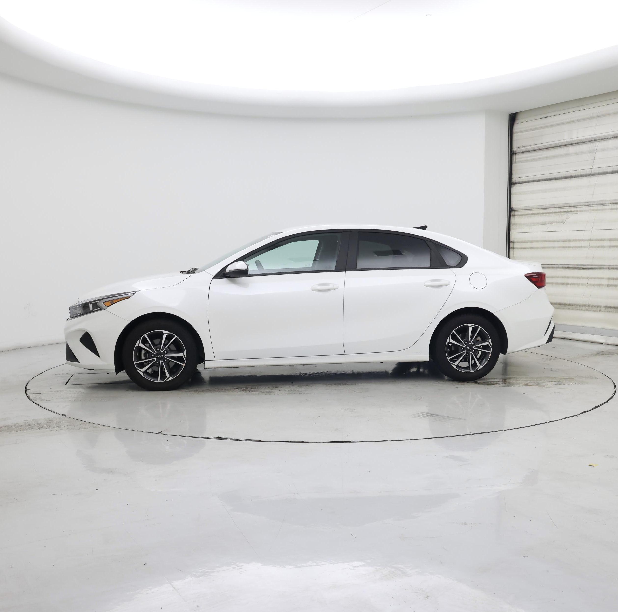 Thumbnail: 2024 Kia Forte - 3