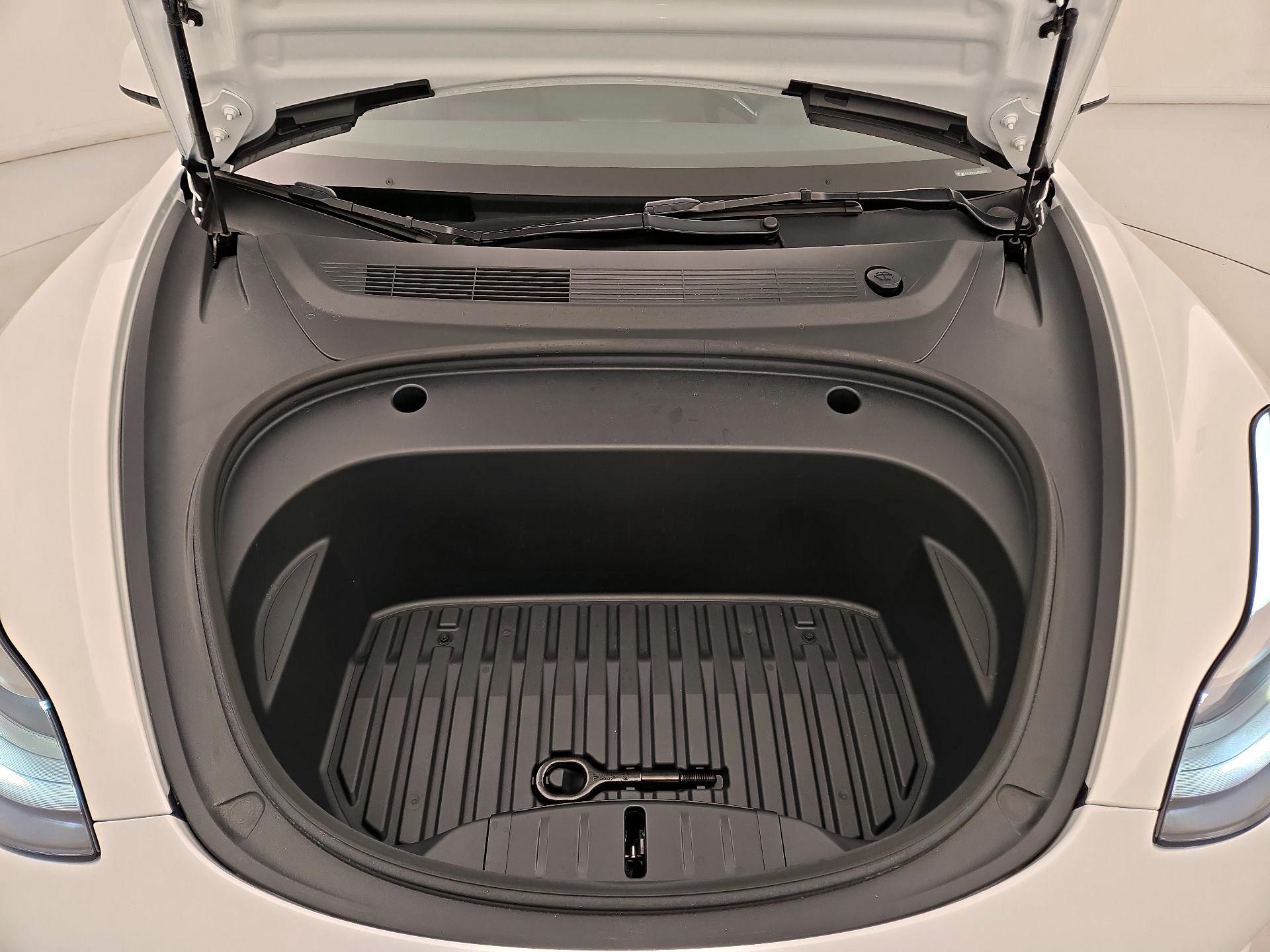 Thumbnail: 2023 Tesla Model 3 - 19