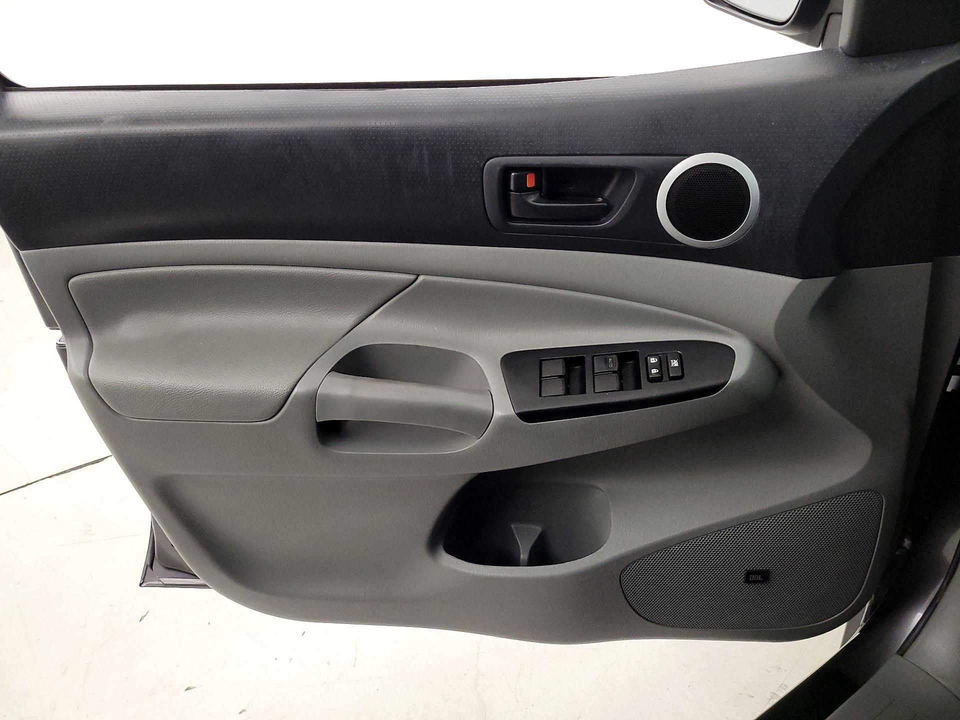 Thumbnail: 2014 Toyota Tacoma - 12