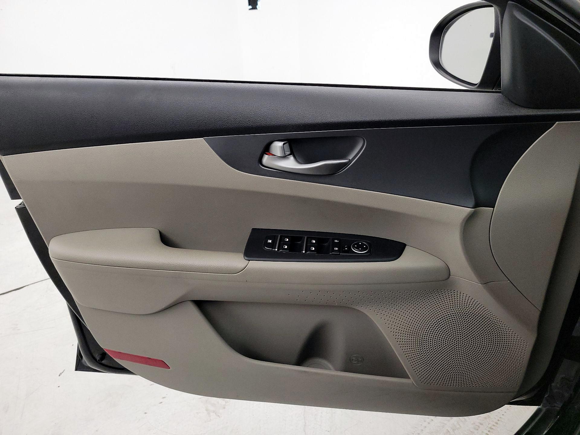 Thumbnail: 2020 Kia Forte - 12