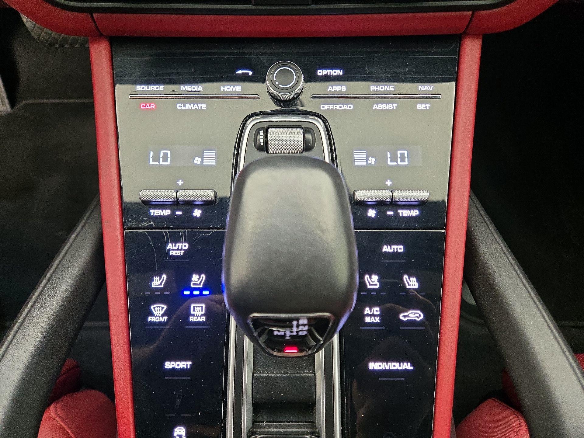 Thumbnail: 2020 Porsche Cayenne - 17