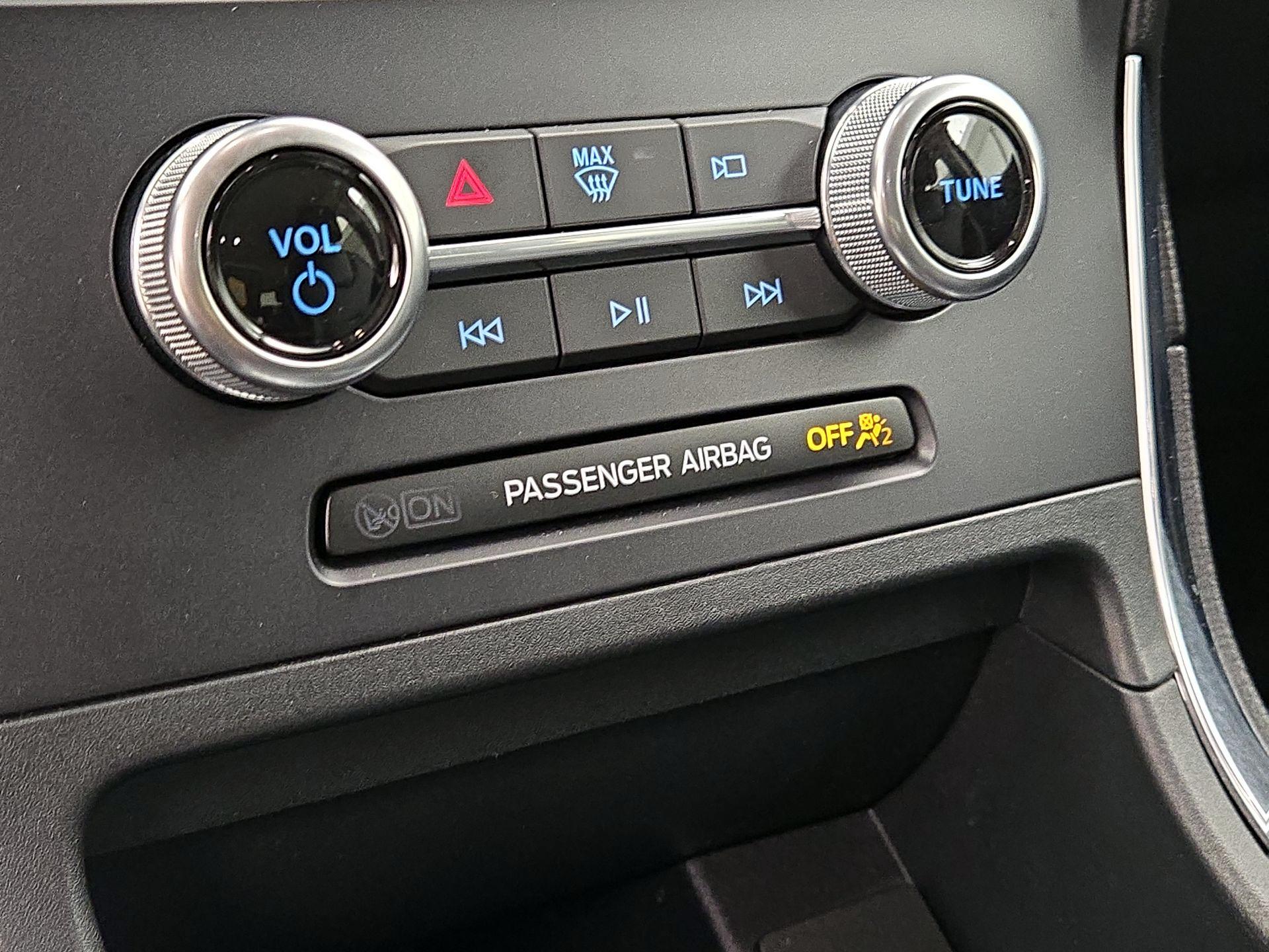 Thumbnail: 2021 Ford Edge - 17