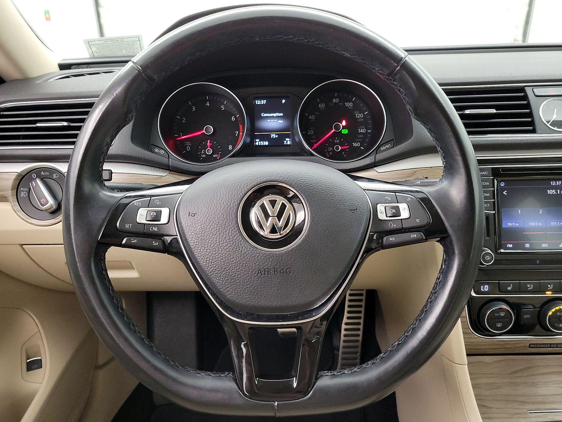 Thumbnail: 2017 Volkswagen Passat - 10