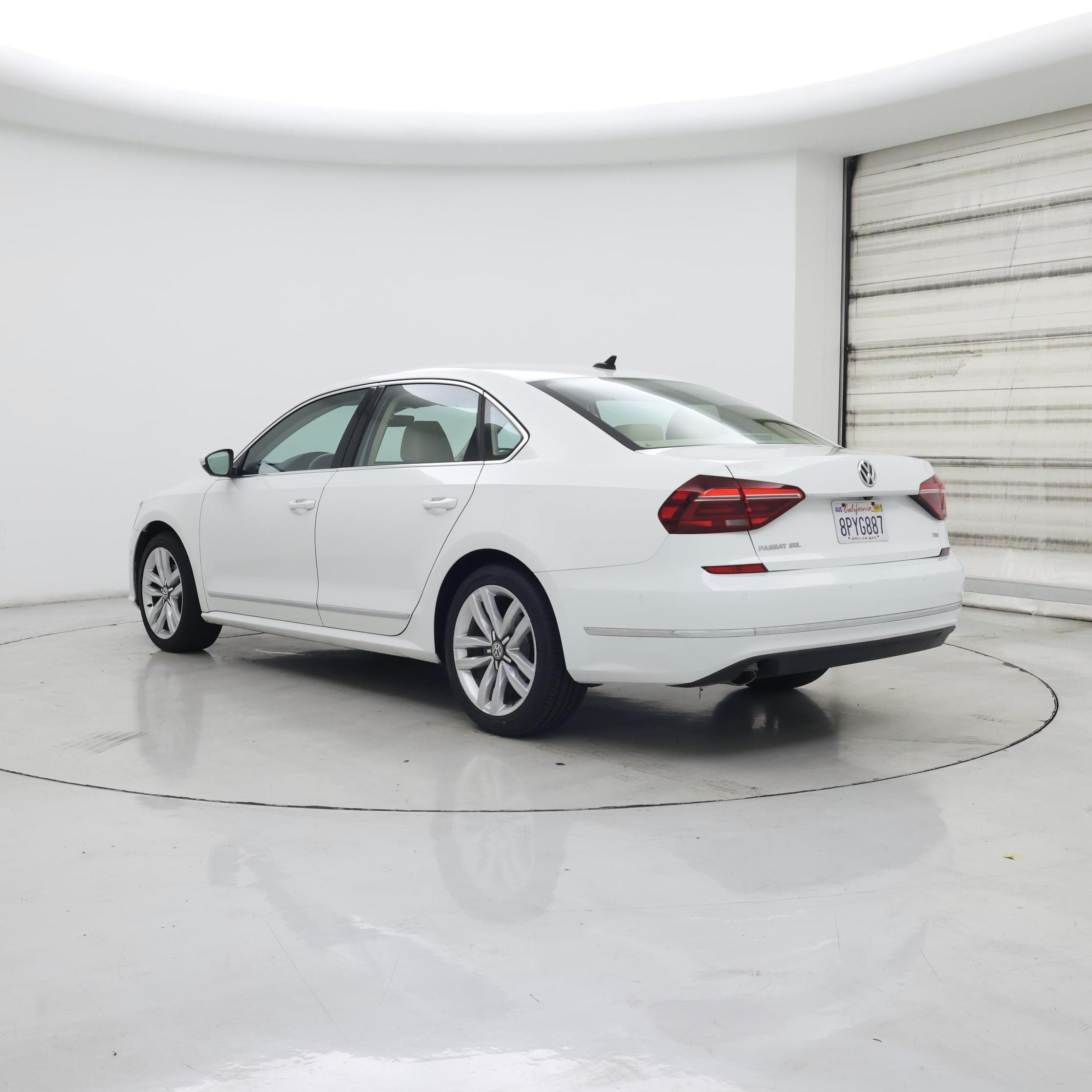 Thumbnail: 2017 Volkswagen Passat - 2