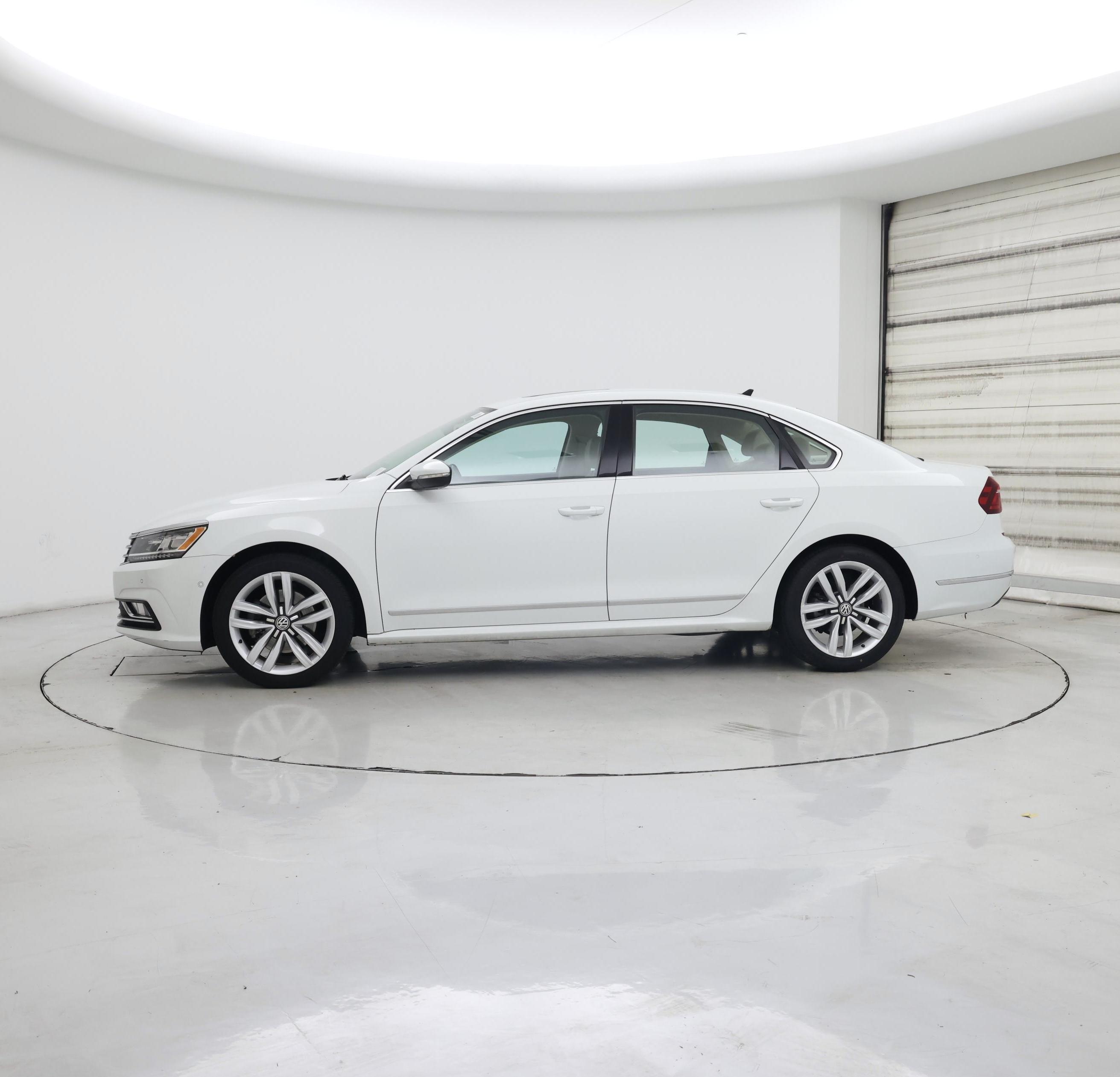 Thumbnail: 2017 Volkswagen Passat - 3
