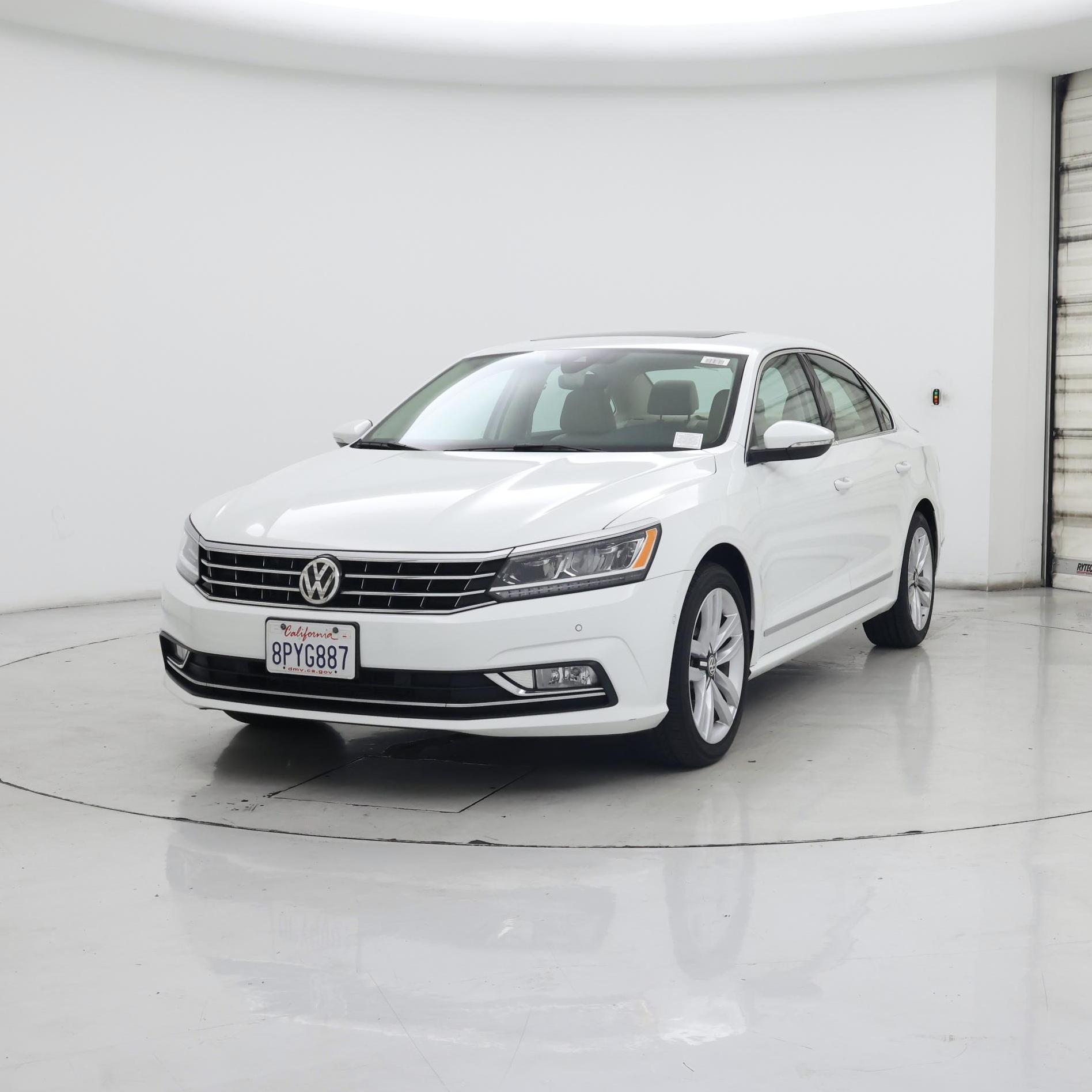 Thumbnail: 2017 Volkswagen Passat - 4