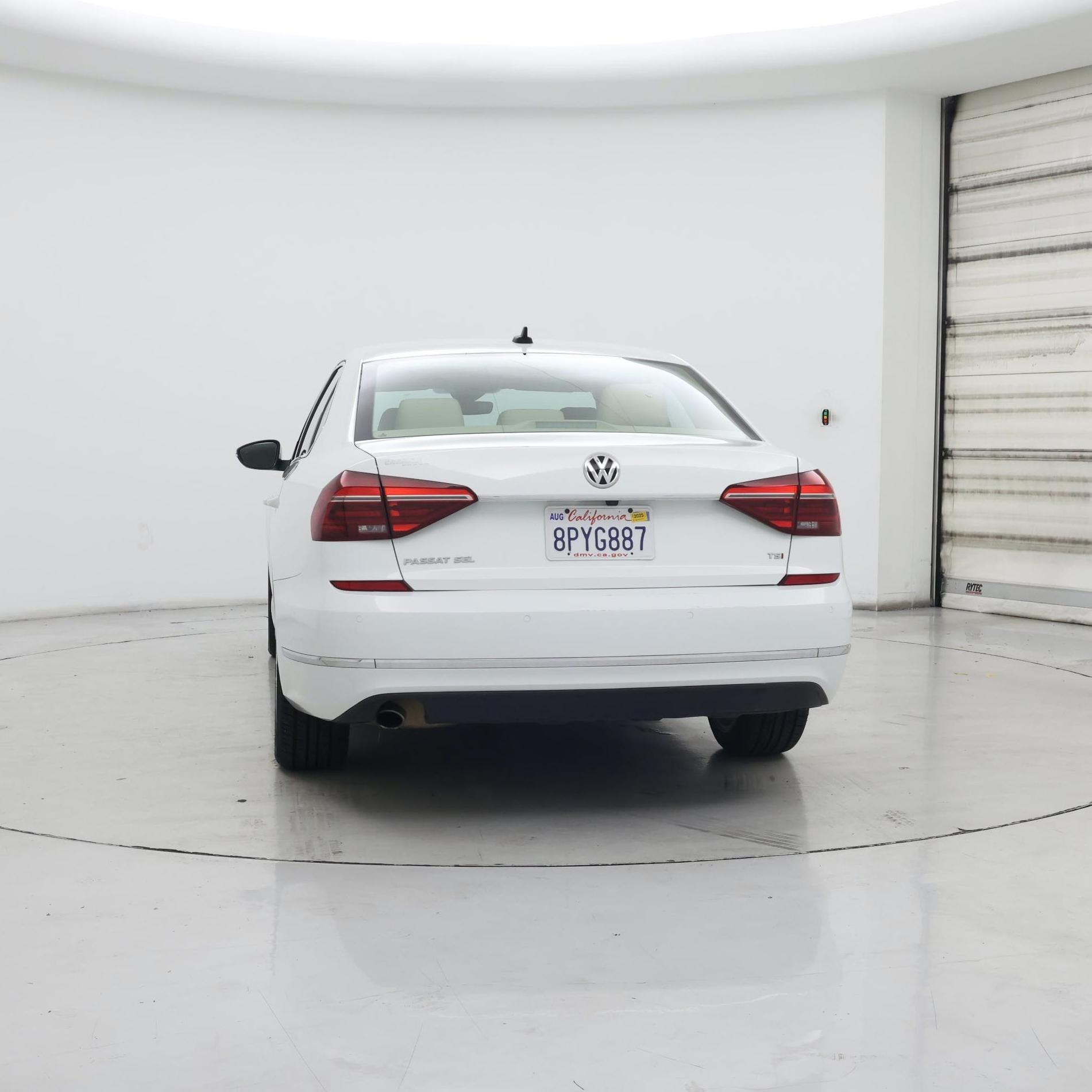 Thumbnail: 2017 Volkswagen Passat - 6
