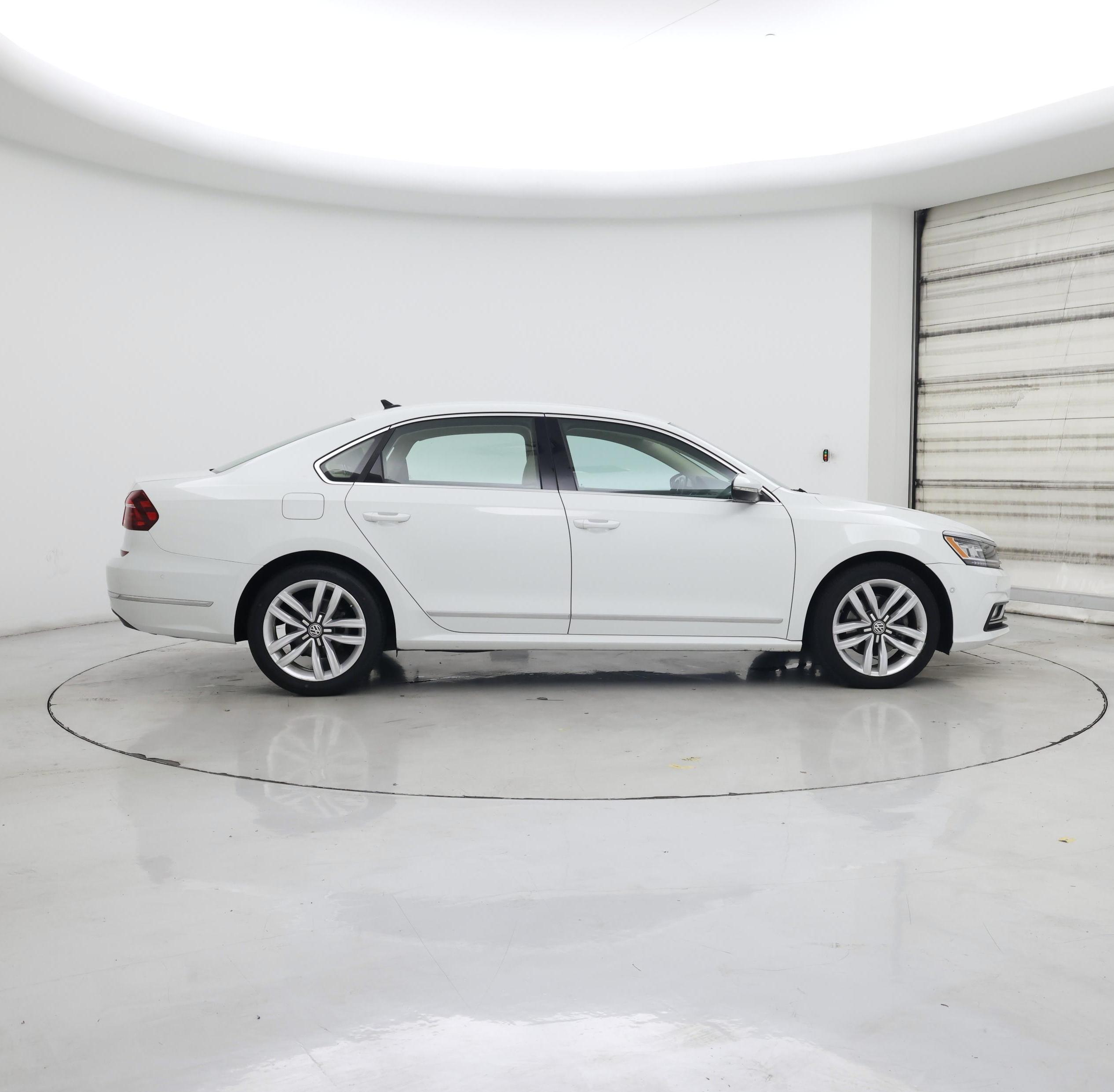 Thumbnail: 2017 Volkswagen Passat - 7