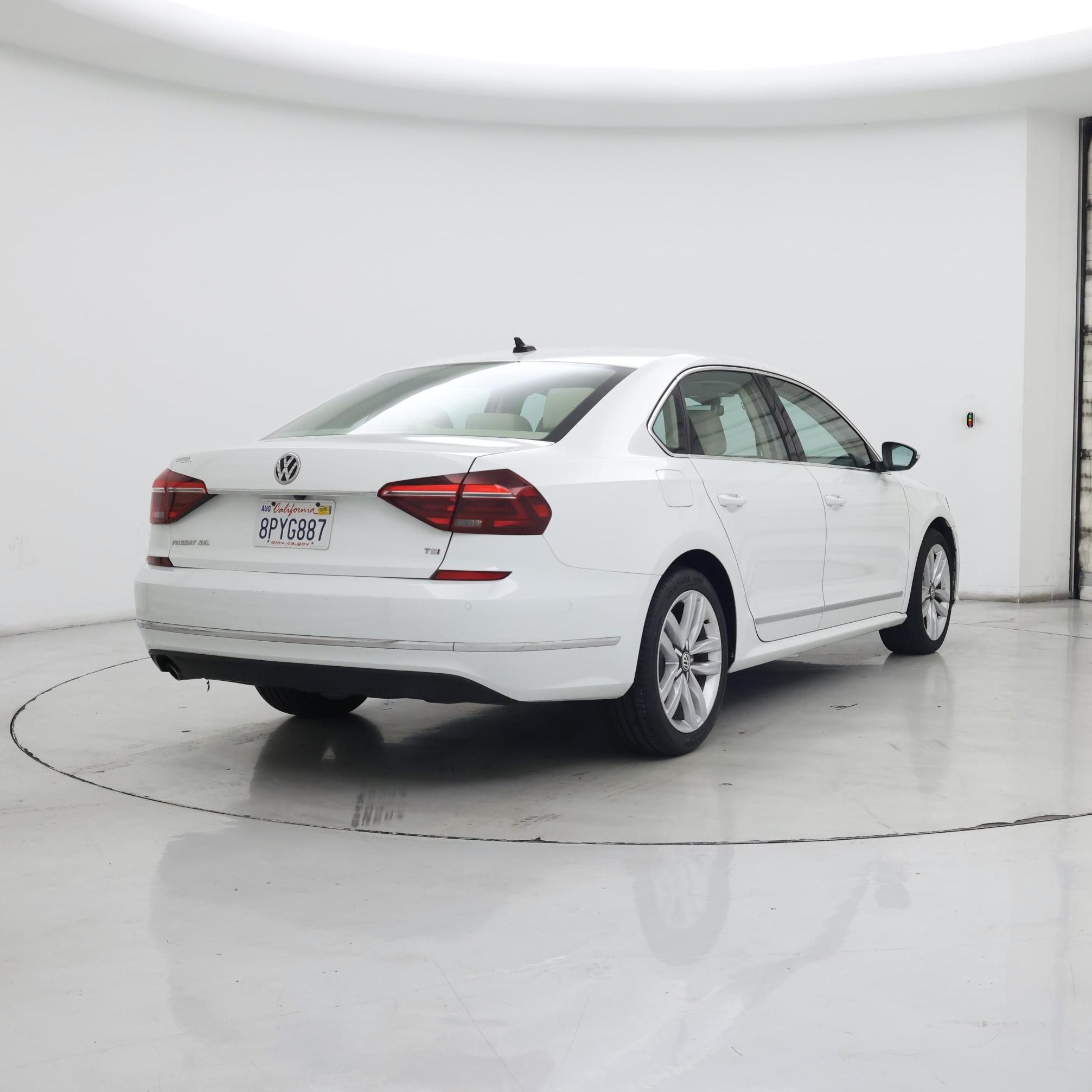 Thumbnail: 2017 Volkswagen Passat - 8