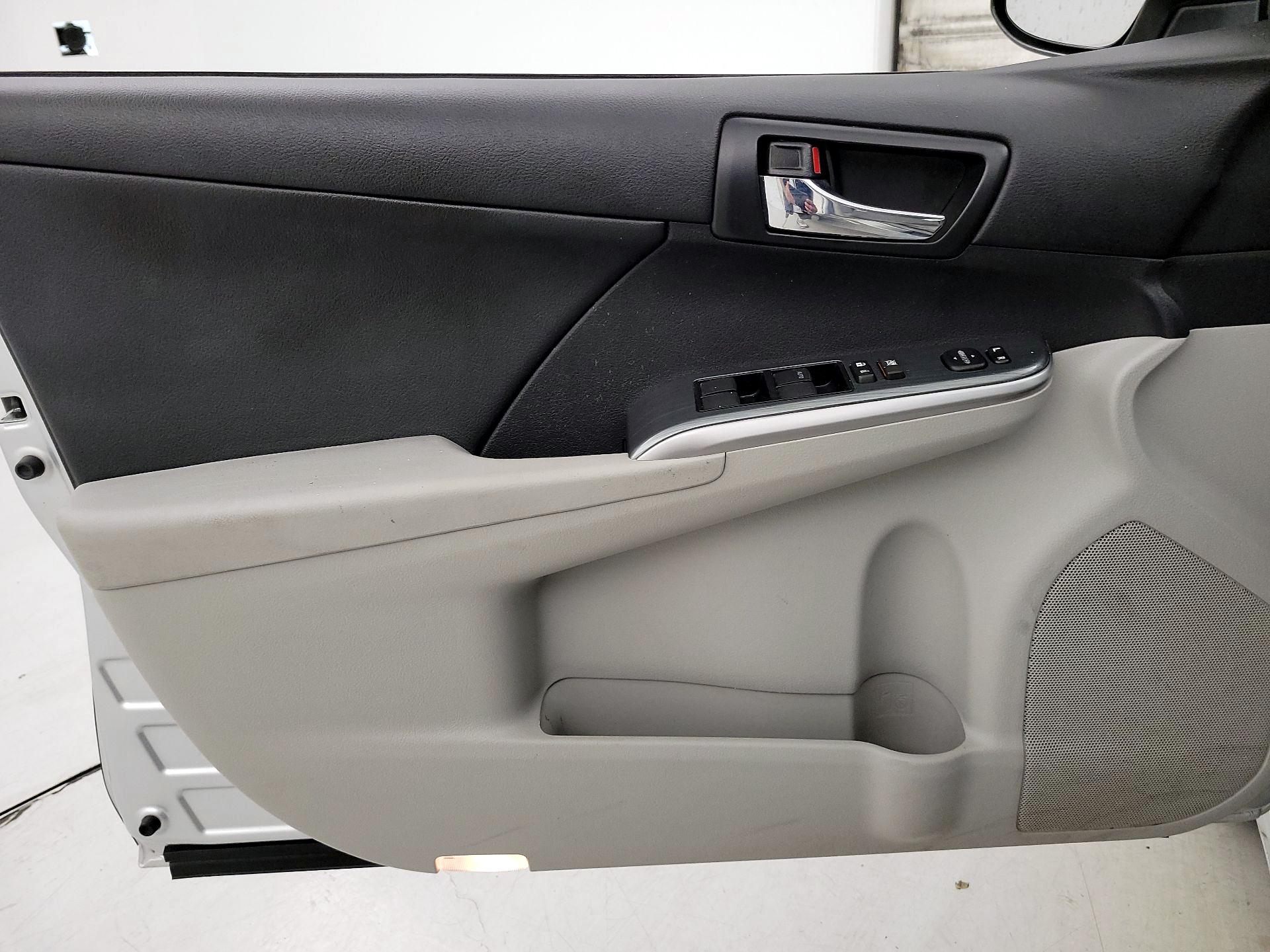 Thumbnail: 2014 Toyota Camry - 12