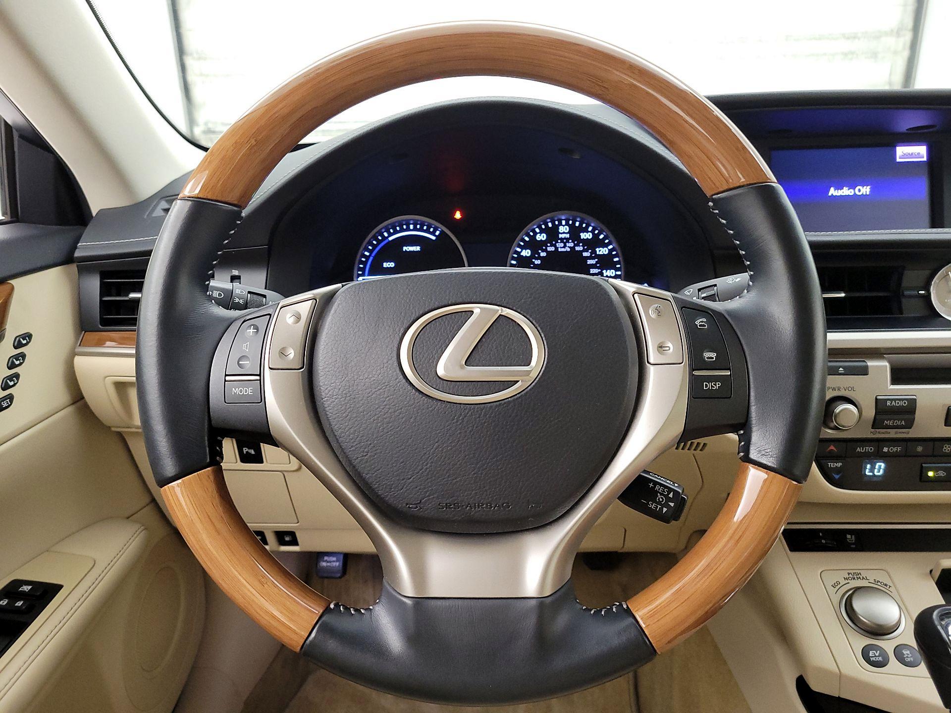 Thumbnail: 2014 Lexus ES - 10