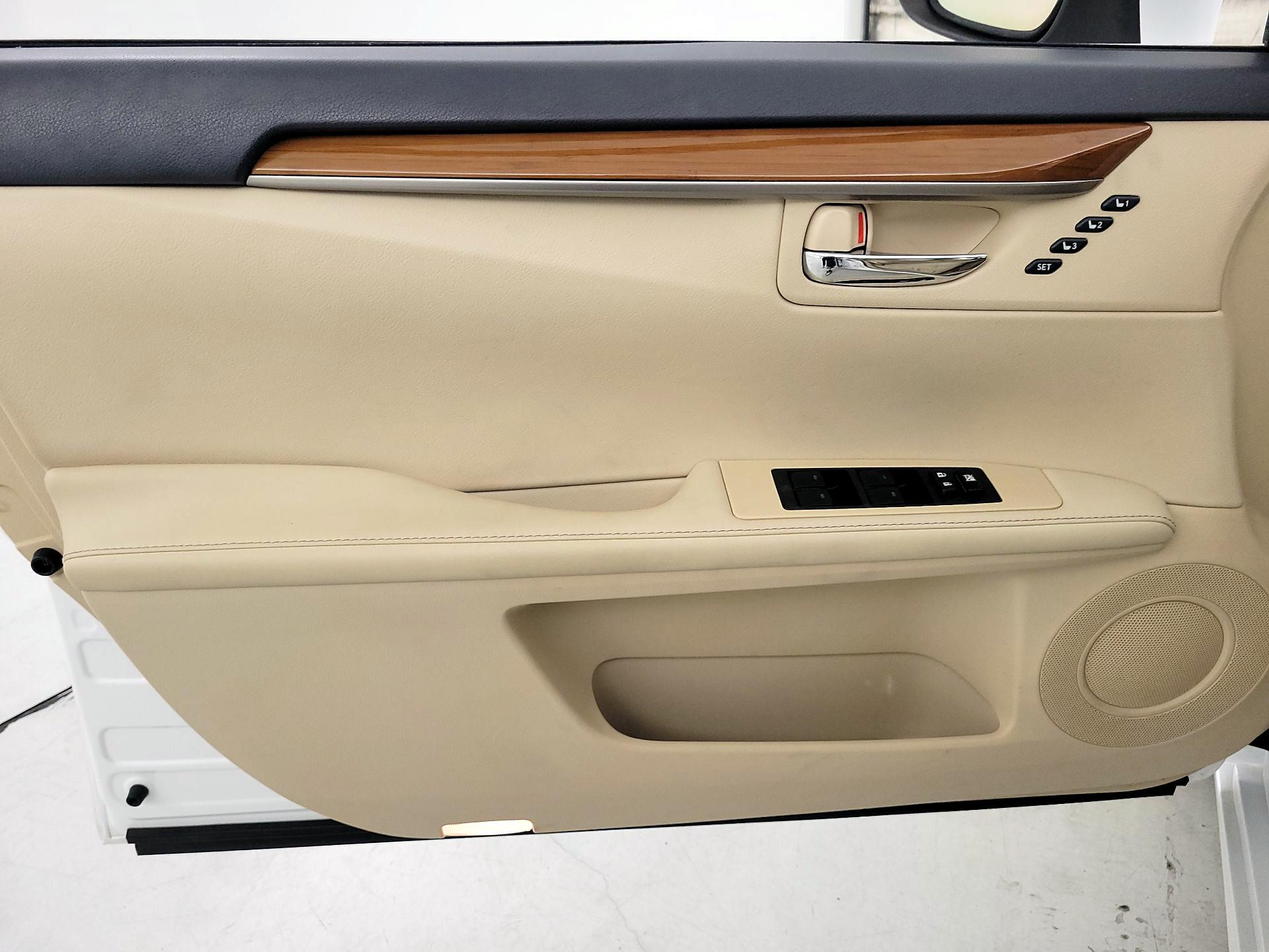 Thumbnail: 2014 Lexus ES - 12