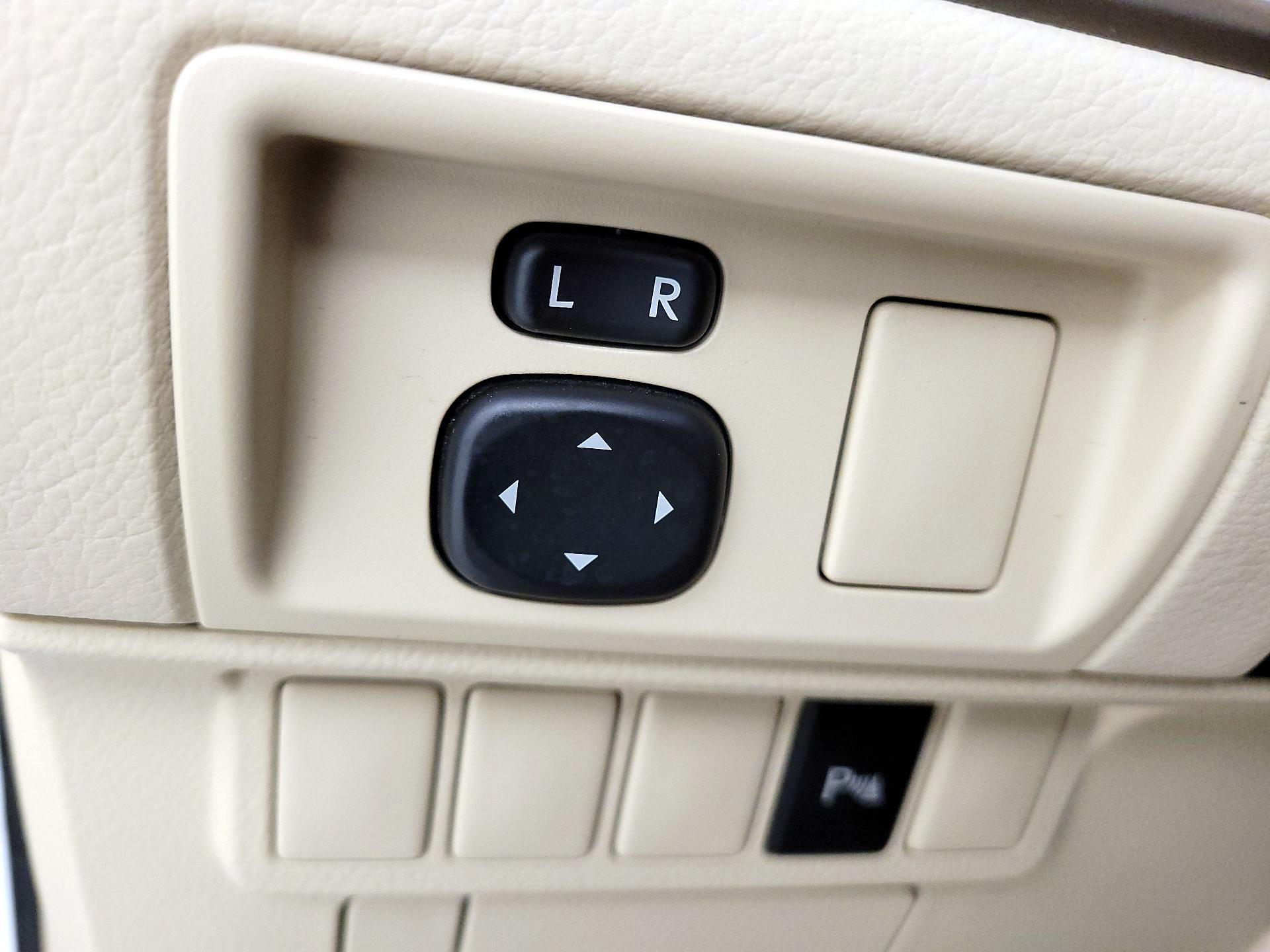 Thumbnail: 2014 Lexus ES - 13