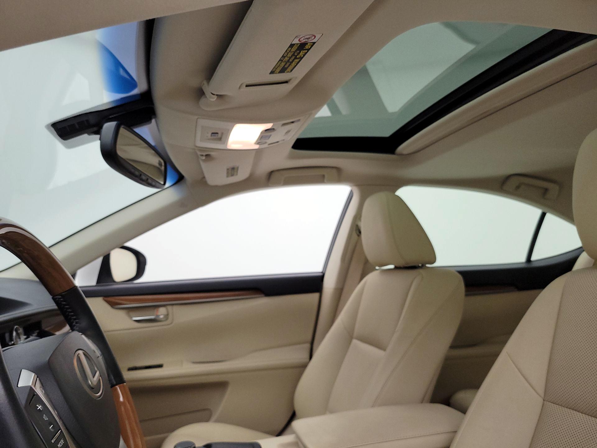 Thumbnail: 2014 Lexus ES - 18
