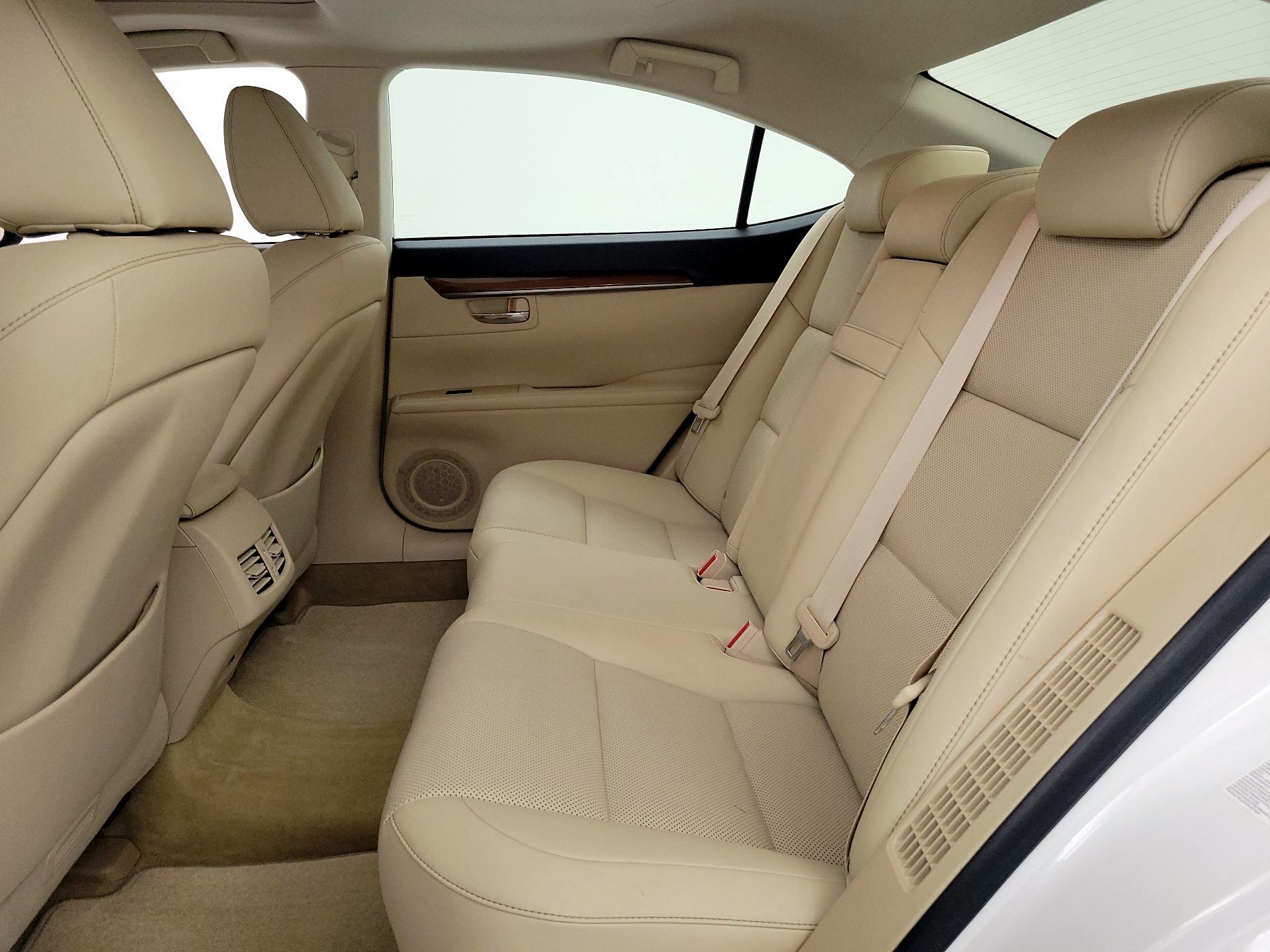 Thumbnail: 2014 Lexus ES - 19