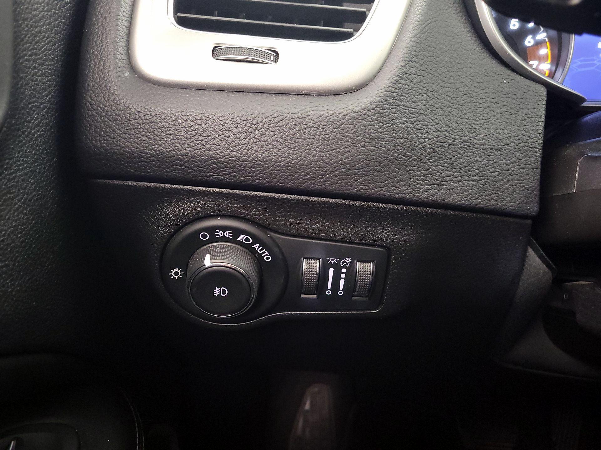 Thumbnail: 2020 Jeep Compass - 13