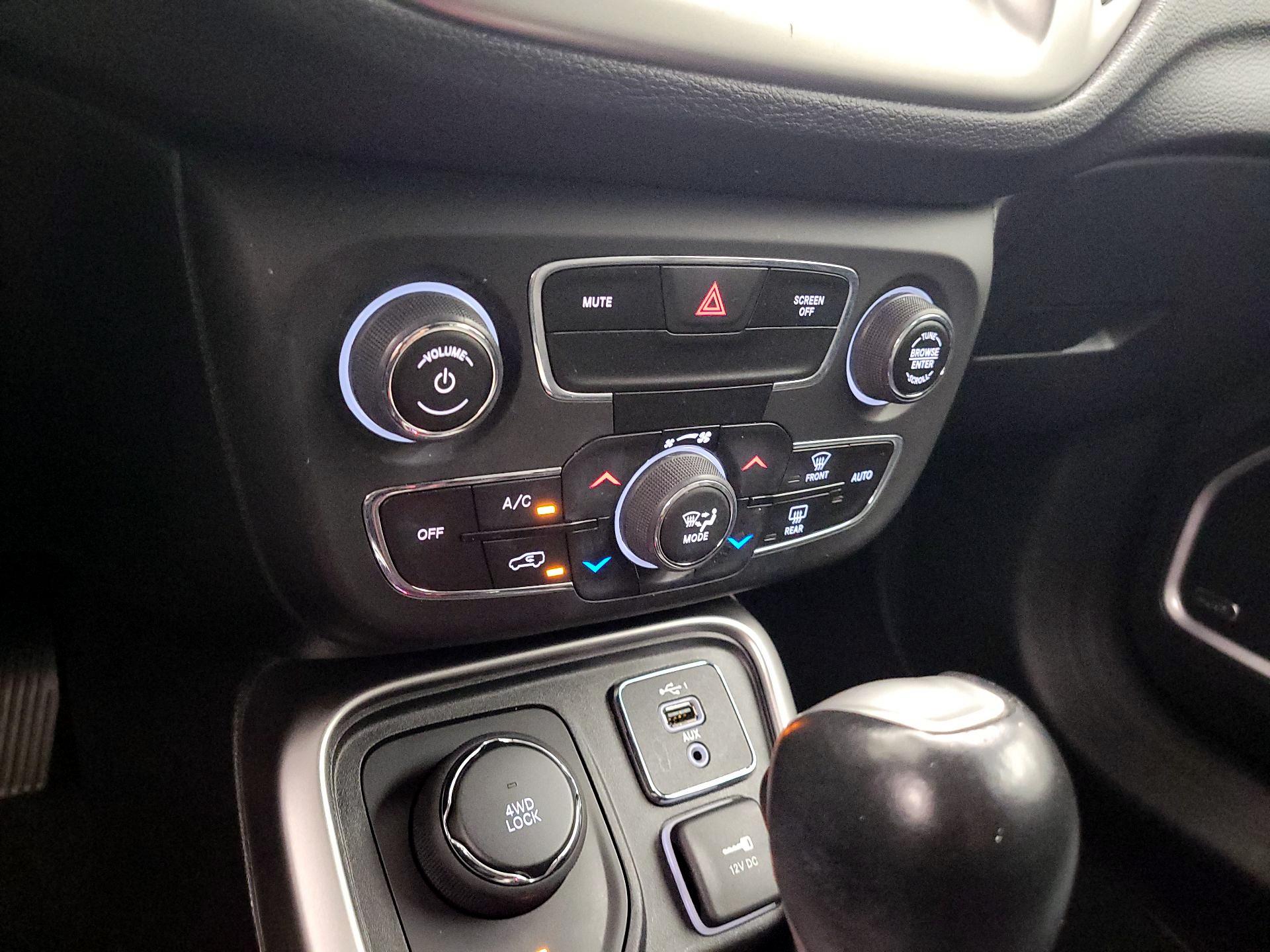 Thumbnail: 2020 Jeep Compass - 17