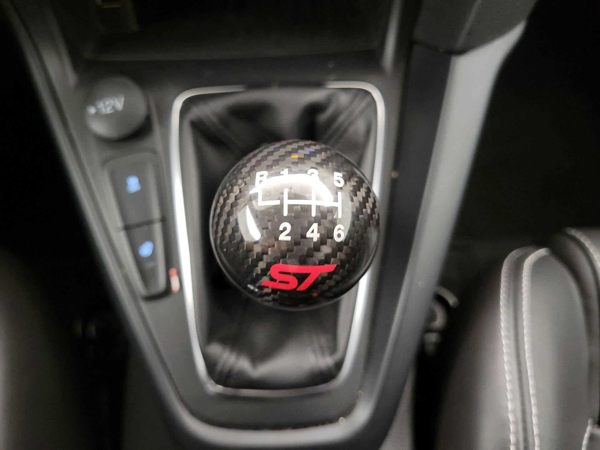 Thumbnail: 2018 Ford Focus - 17