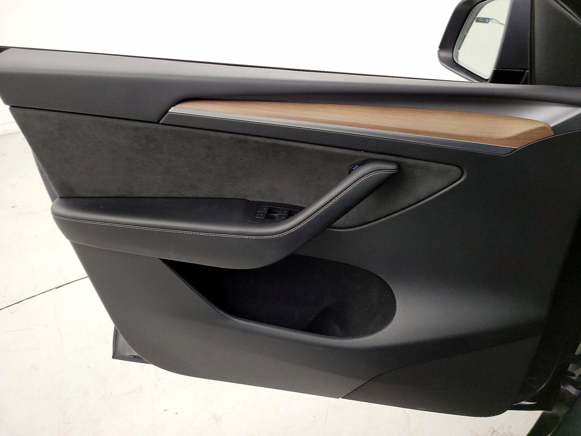 Thumbnail: 2023 Tesla Model Y - 12